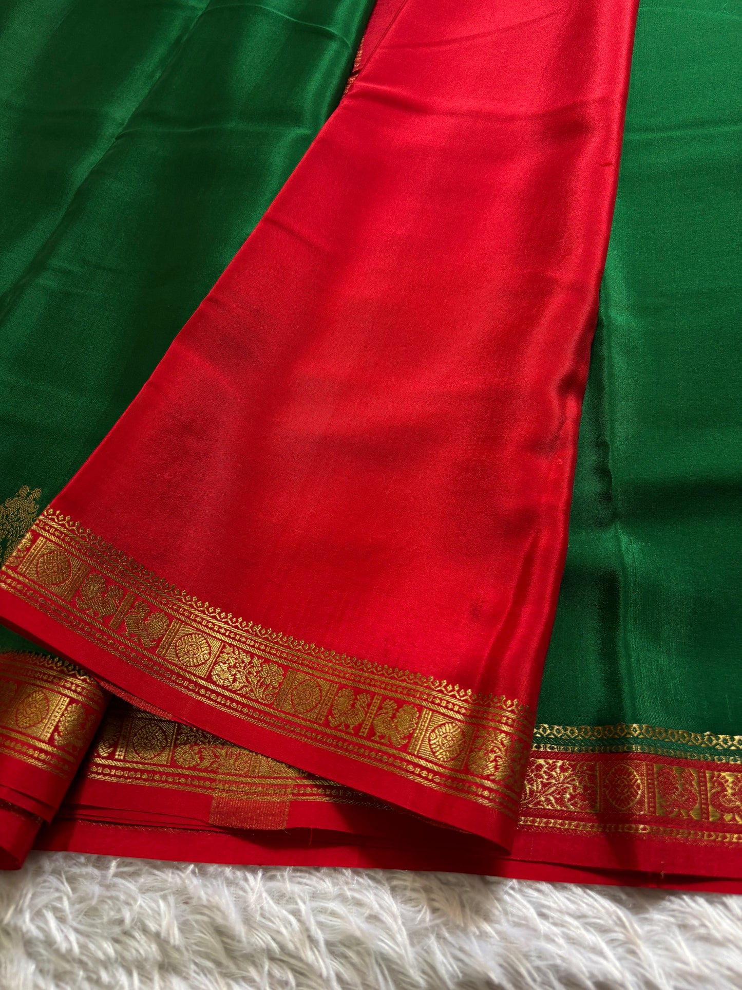 Pragathi (2D) : Bottle green-red