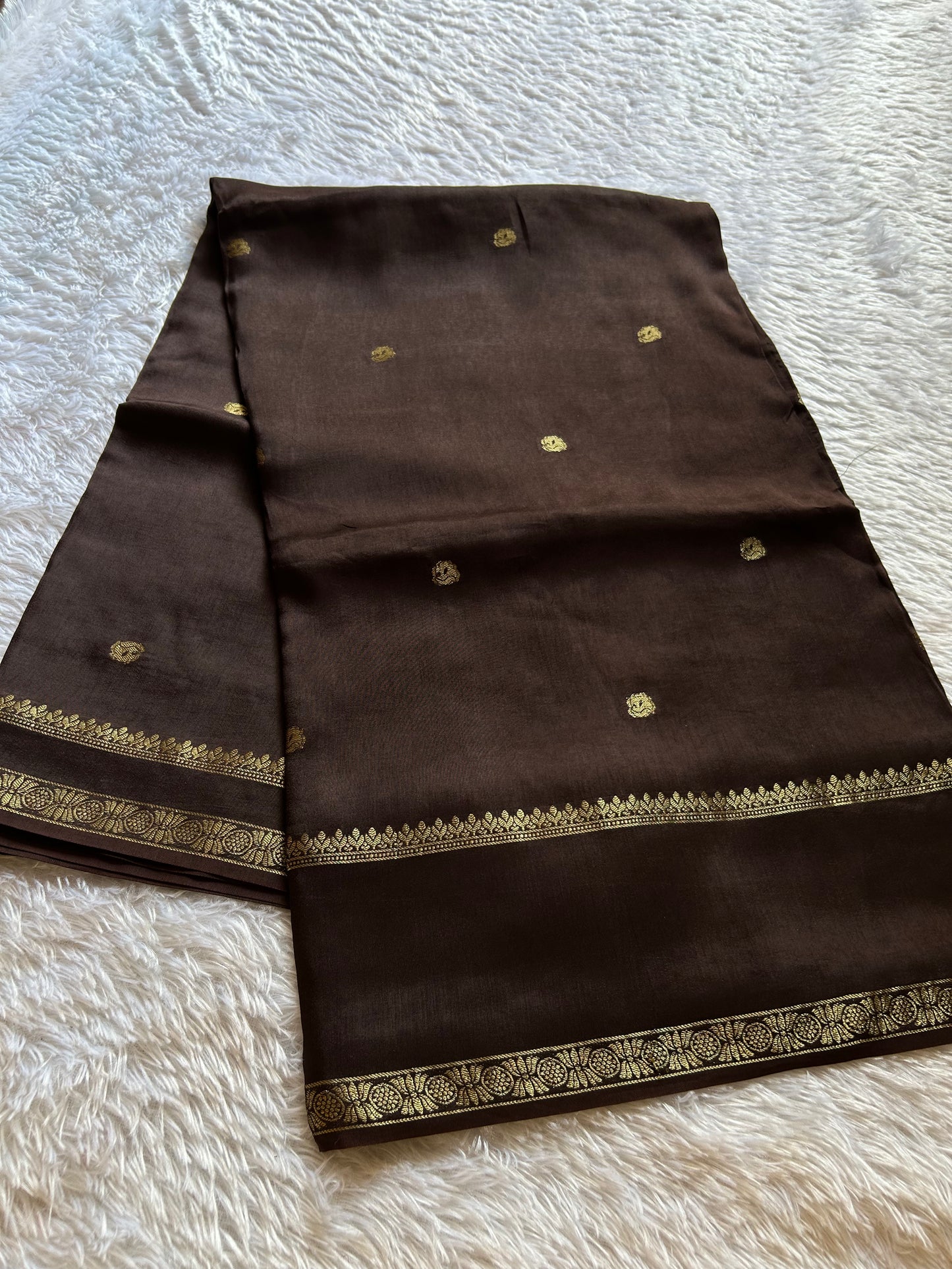 SS104 : Solid Deep brown