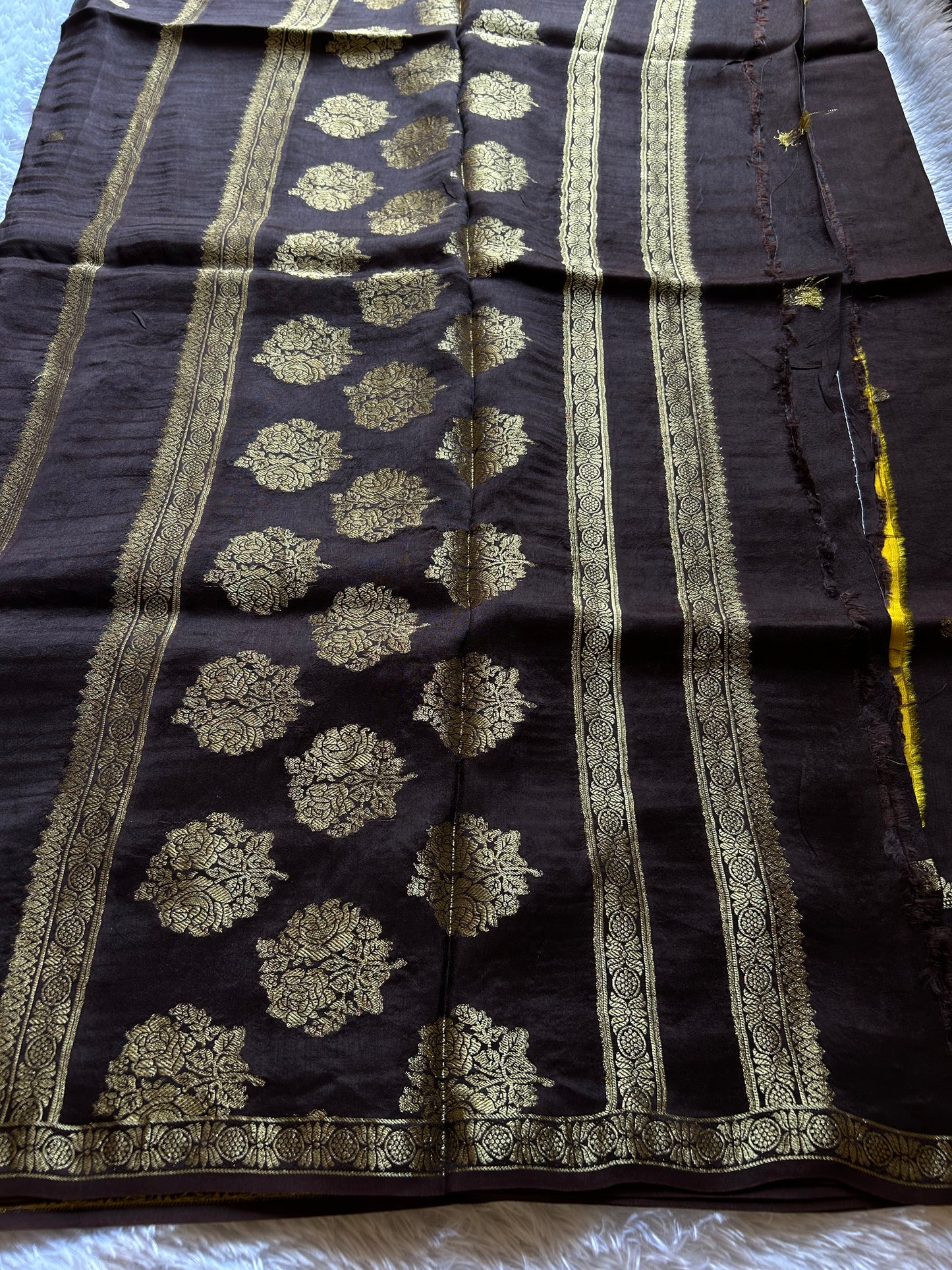 SS104 : Solid Deep brown