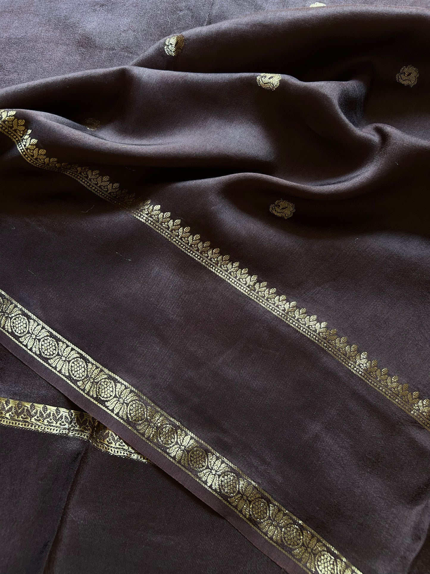 SS104 : Solid Deep brown