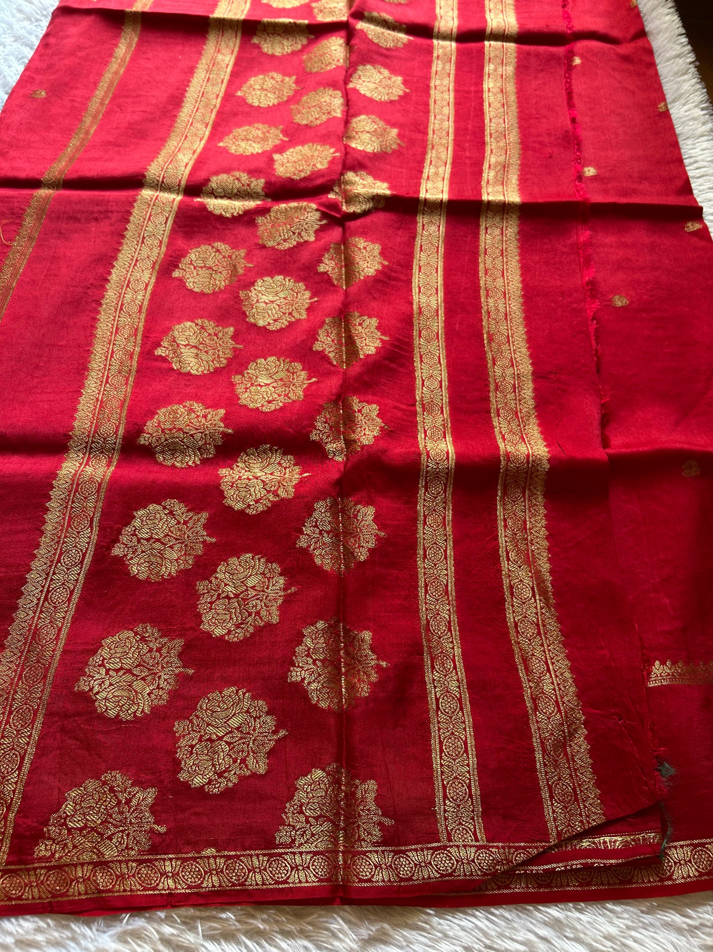 SS104 : Solid Red