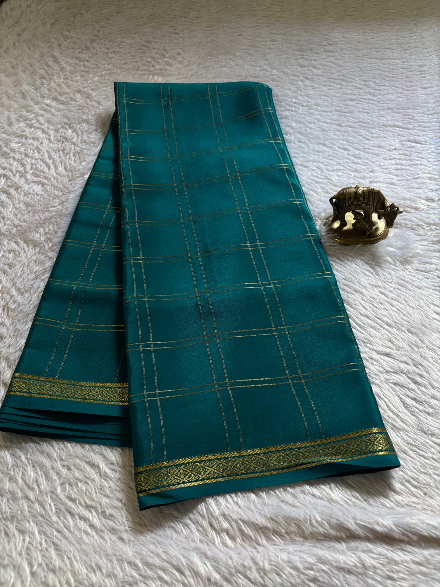 Supriya : Solid Peacock green
