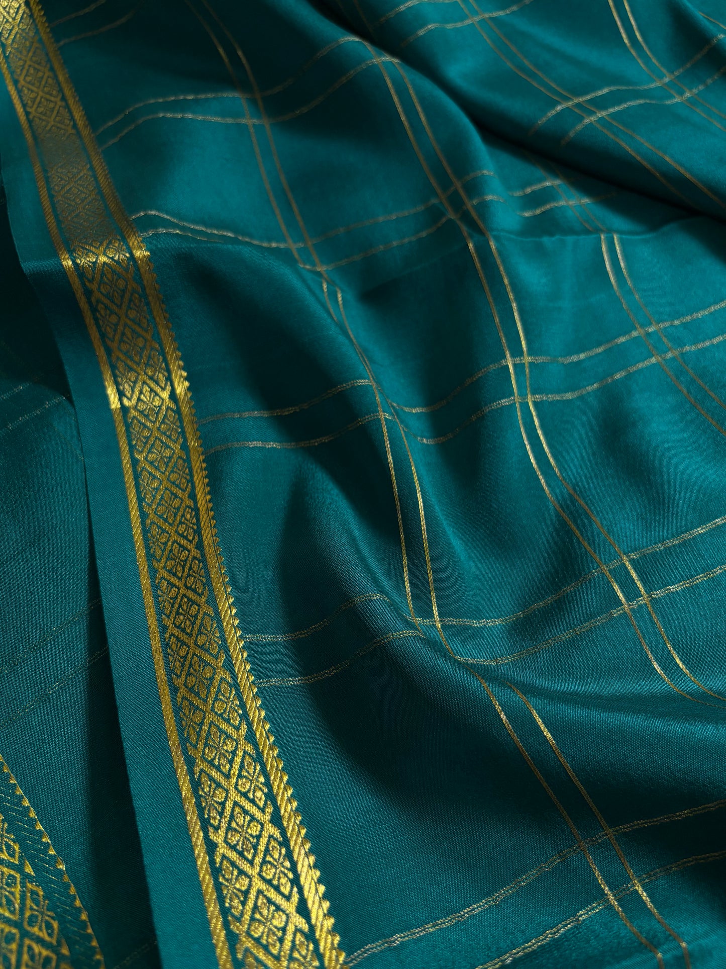 Supriya : Solid Peacock green