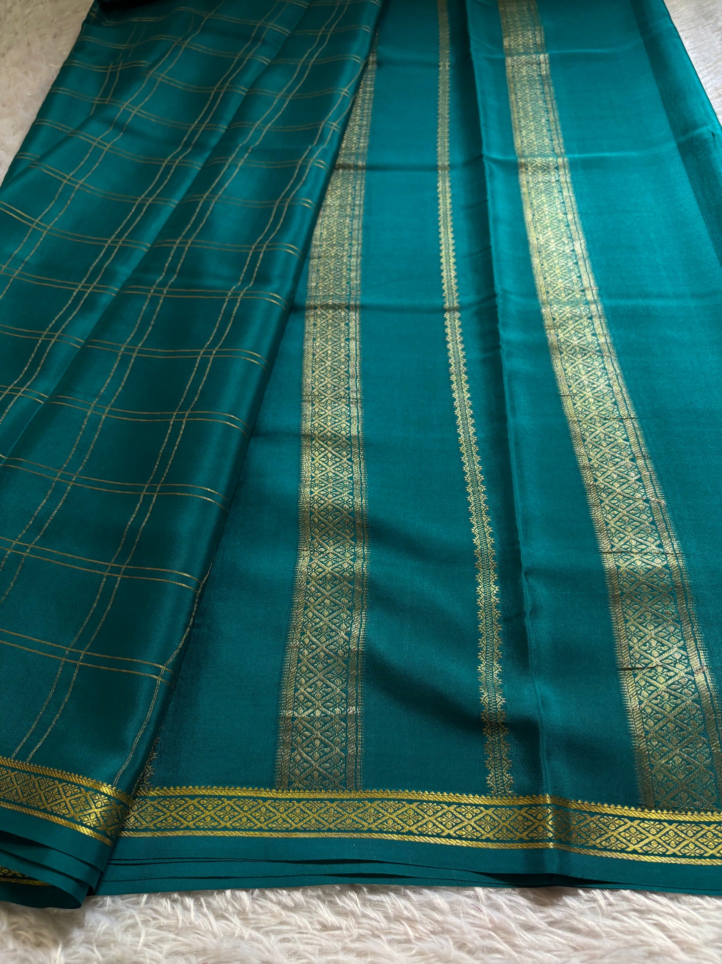 Supriya : Solid Peacock green