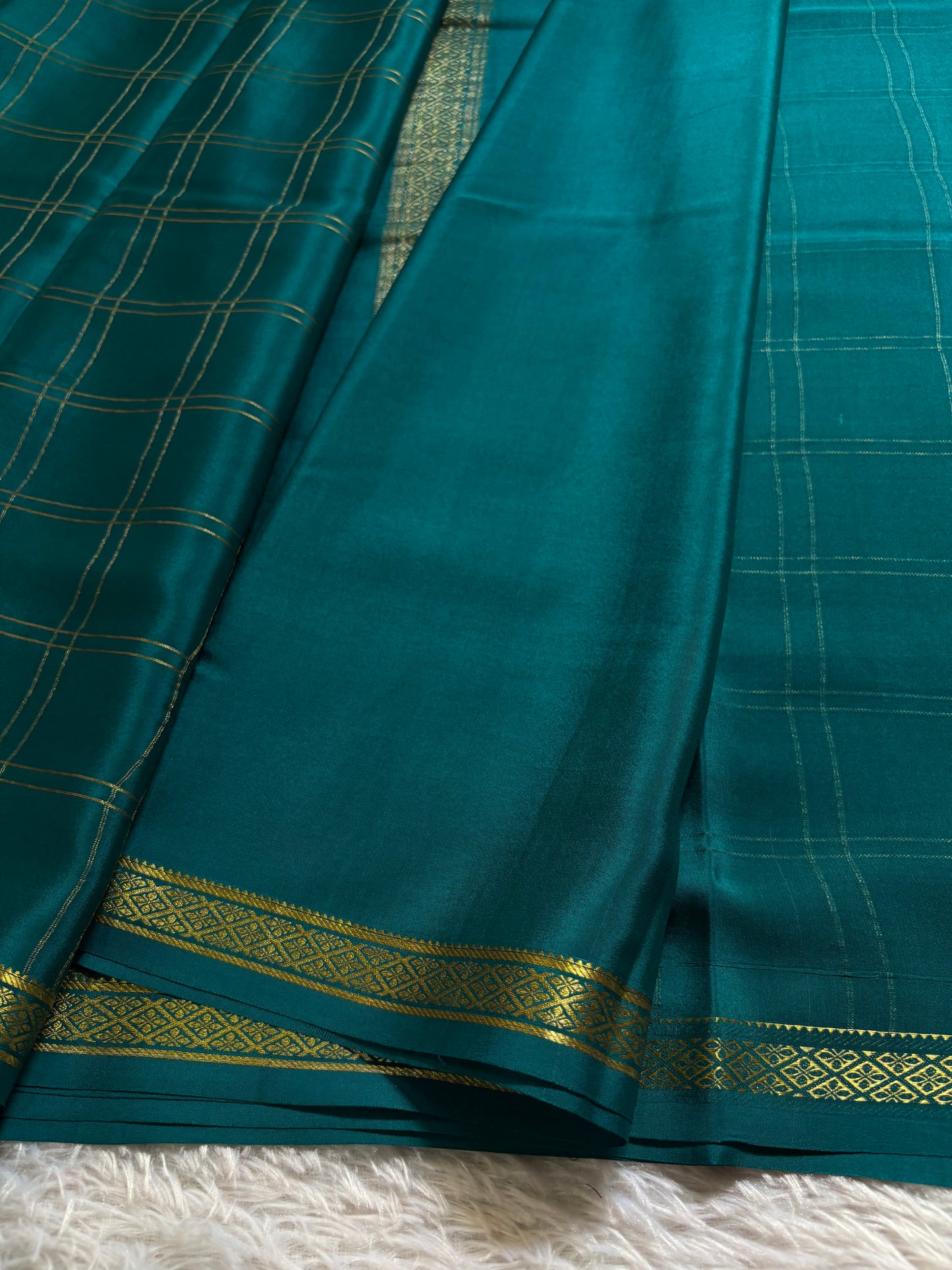 Supriya : Solid Peacock green