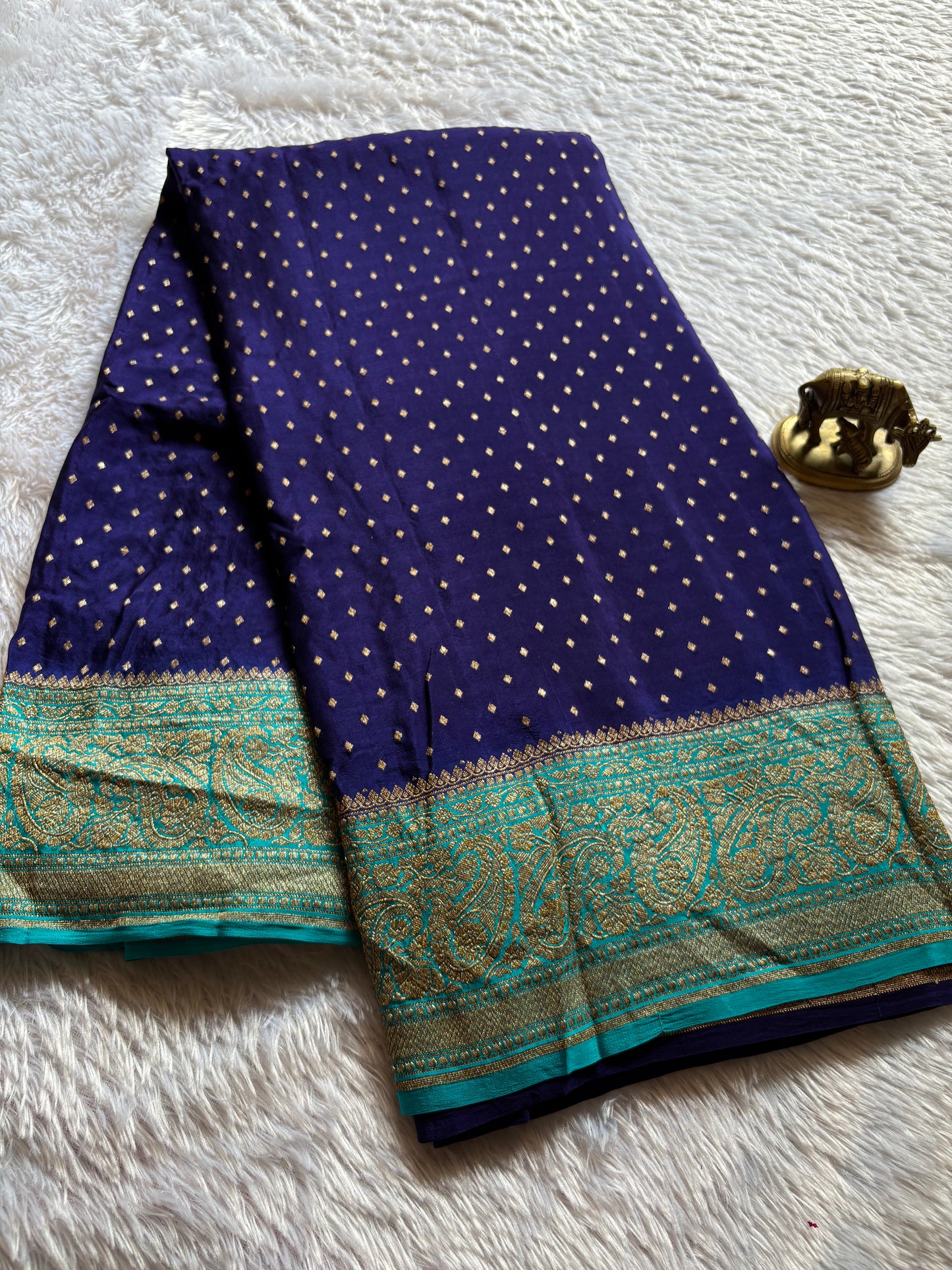 Menaka (2D) : Dark blue-sea blue