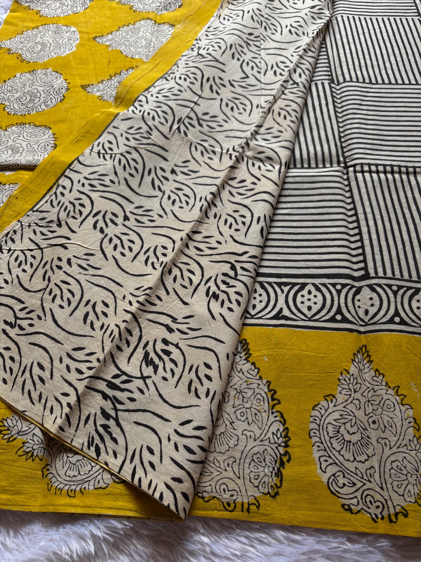 Mulmul : Printed Off white