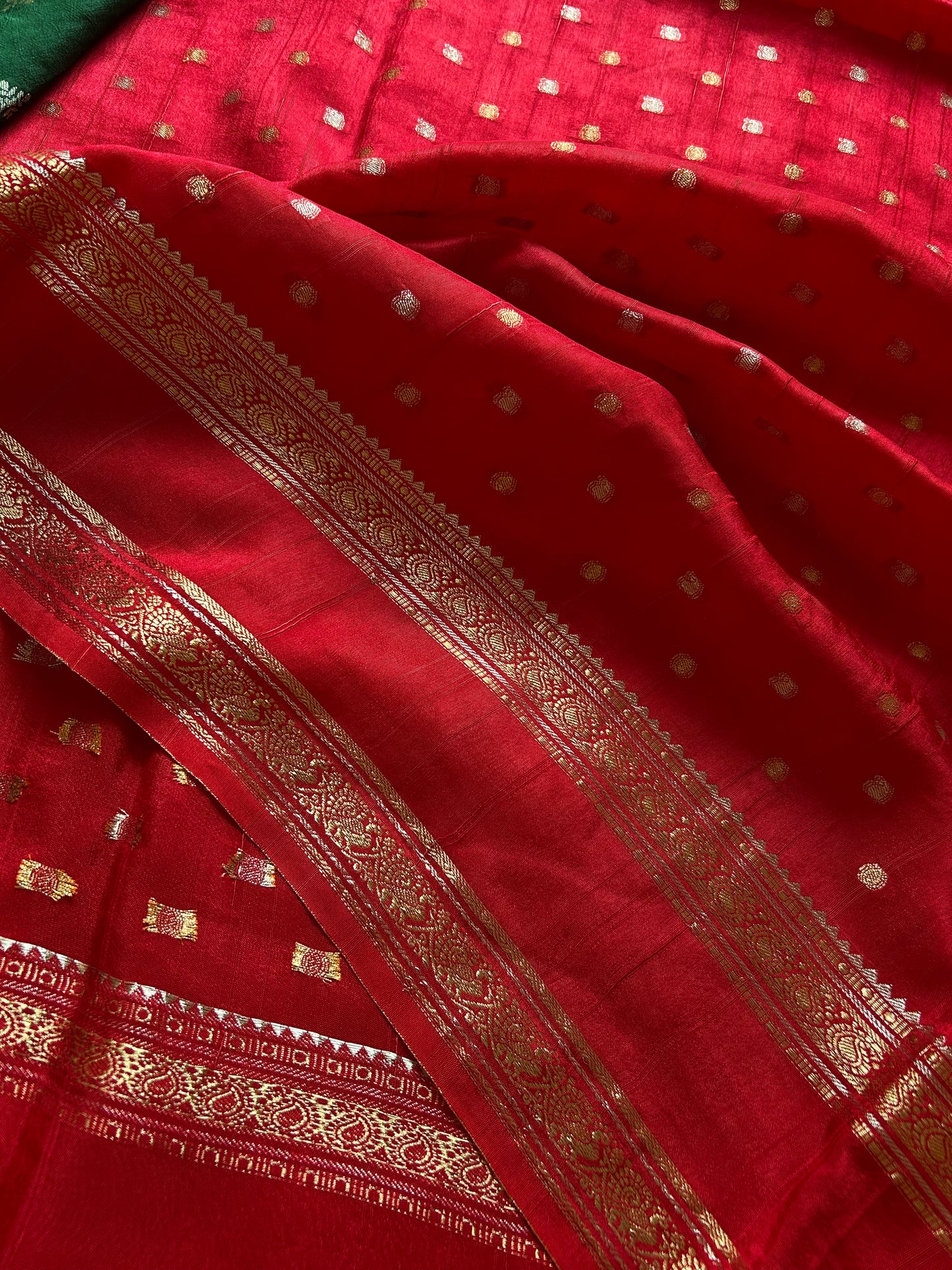 SS101 : Solid Red