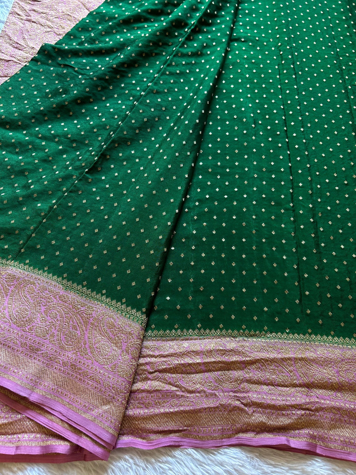 Menaka (2D) : Bottle green-baby pink