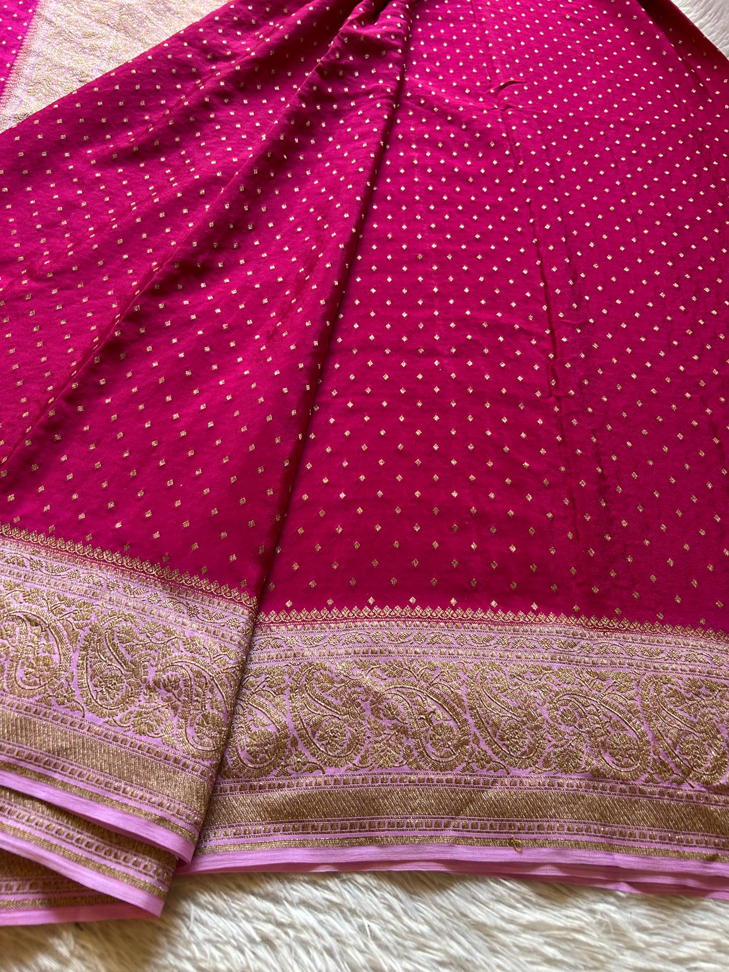 Menaka (2D) : Dark pink-baby pink