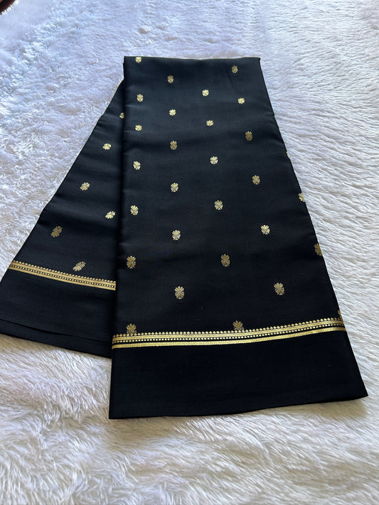 Sahana: Solid black