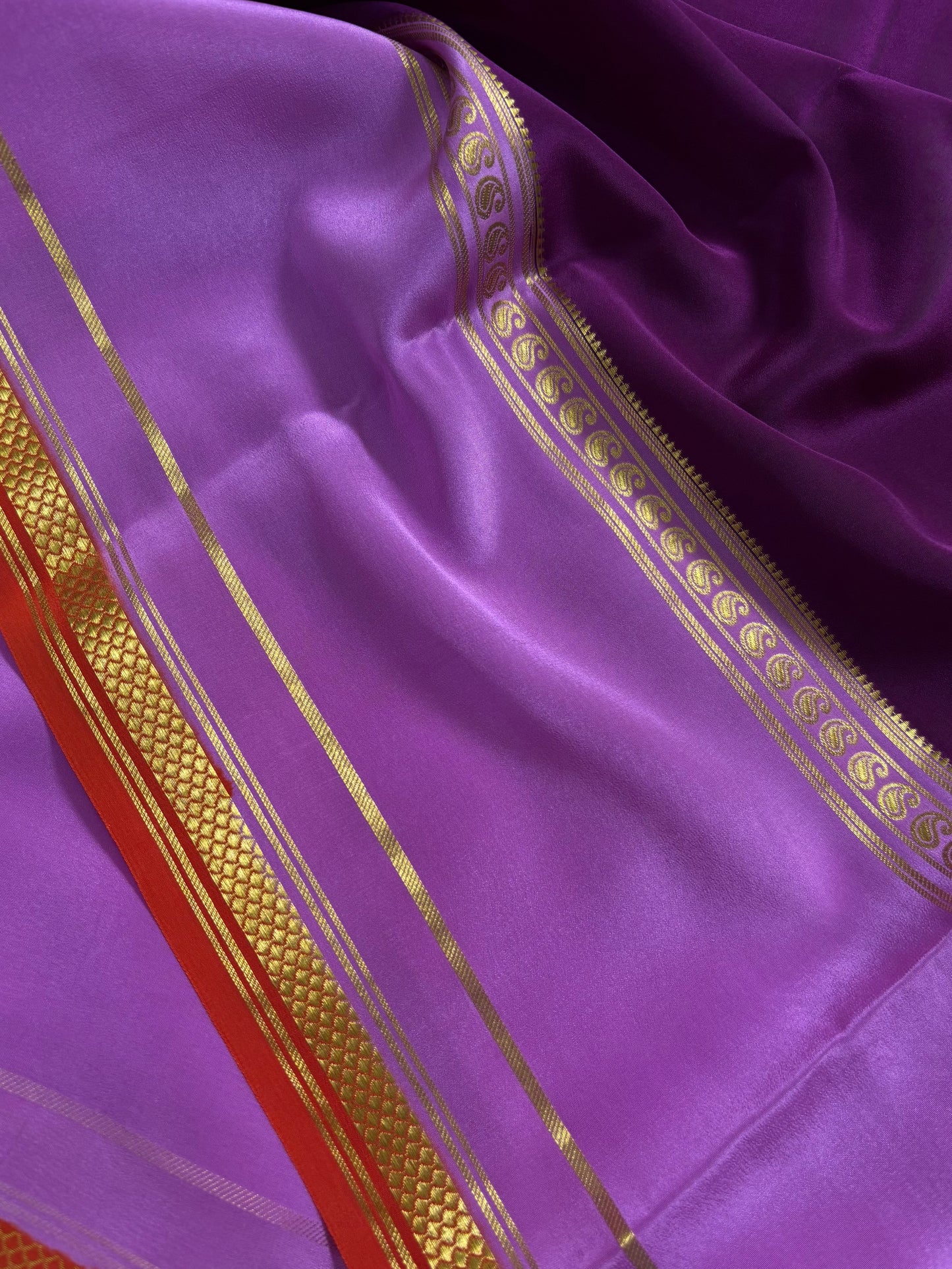Triguna (3D) : Deep plum-lavender-orange