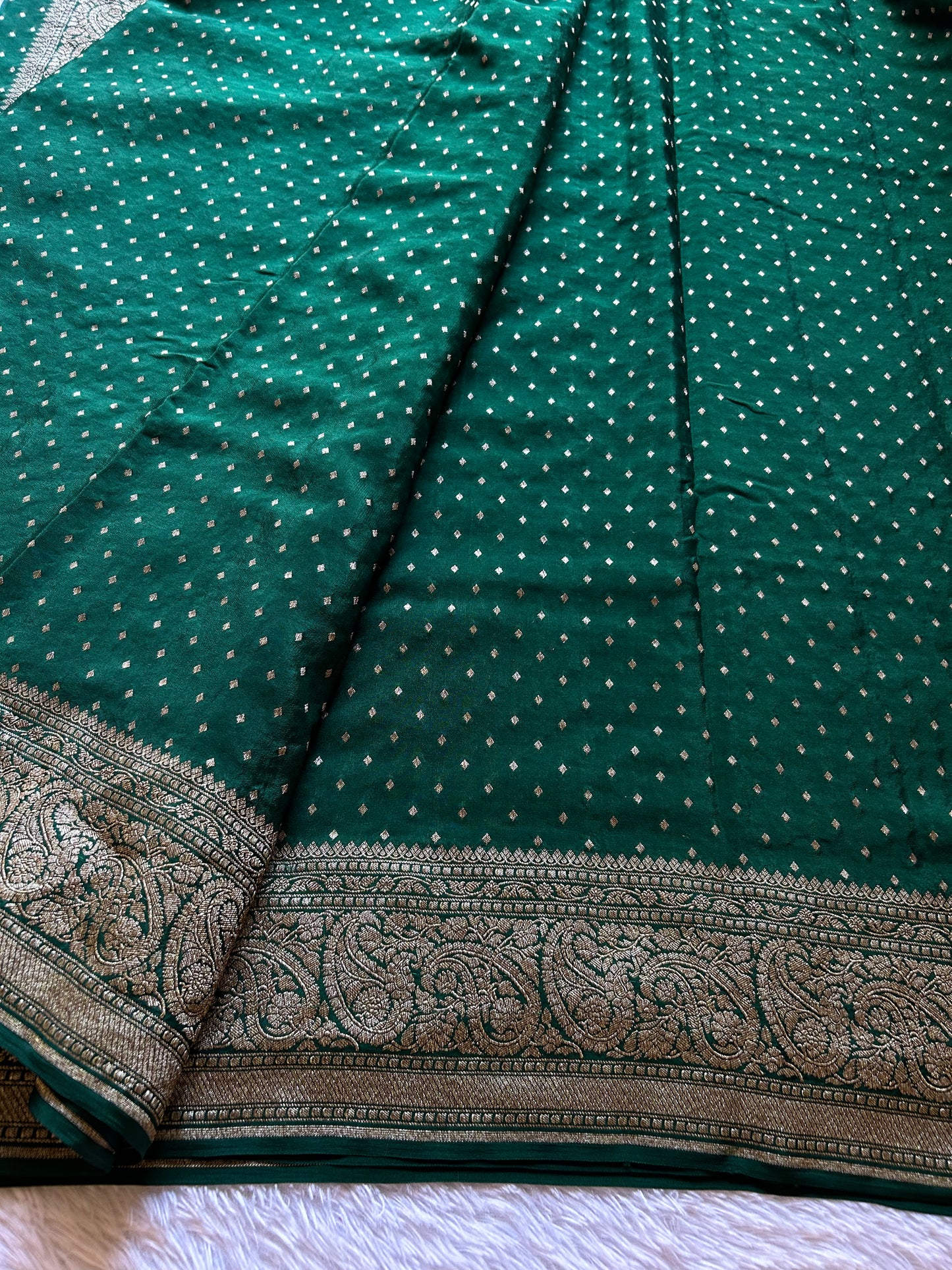 Menaka : Solid Dark green