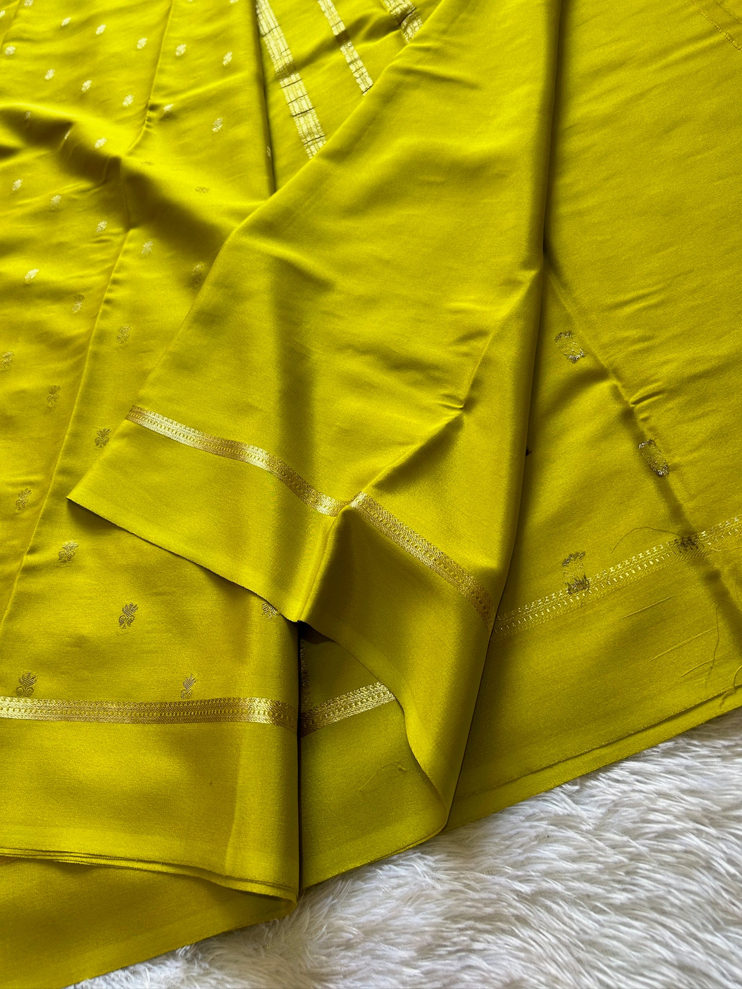 Sahana: Solid olive