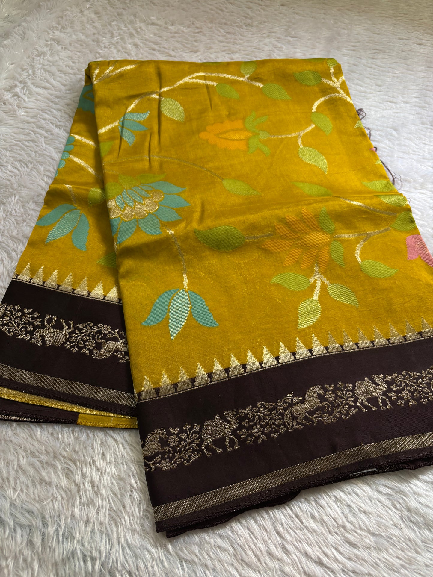 SS134 (2D) : Mustard yellow-deep brown