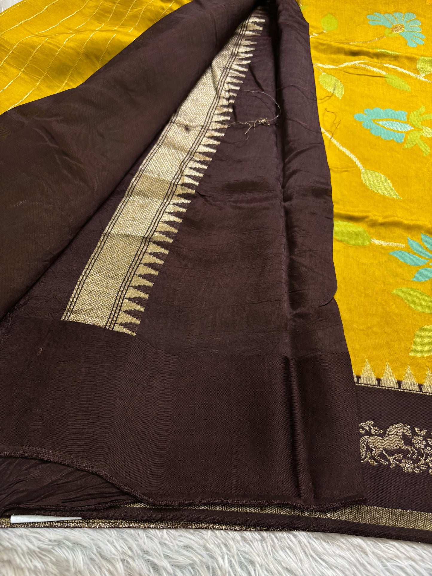 SS134 (2D) : Mustard yellow-deep brown
