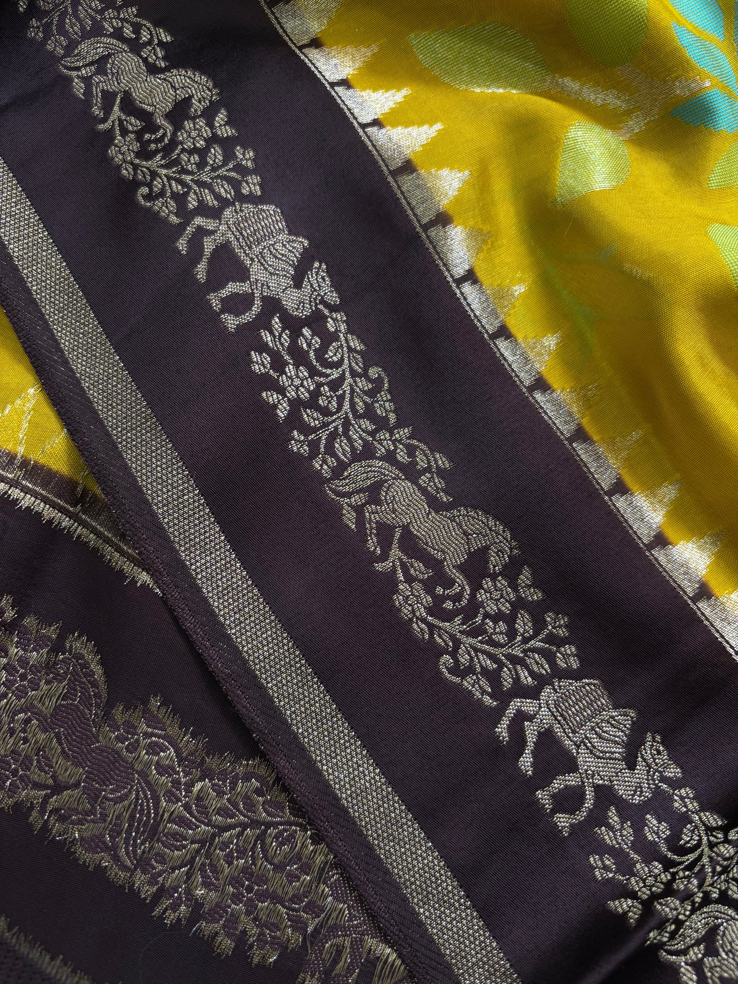 SS134 (2D) : Mustard yellow-deep brown