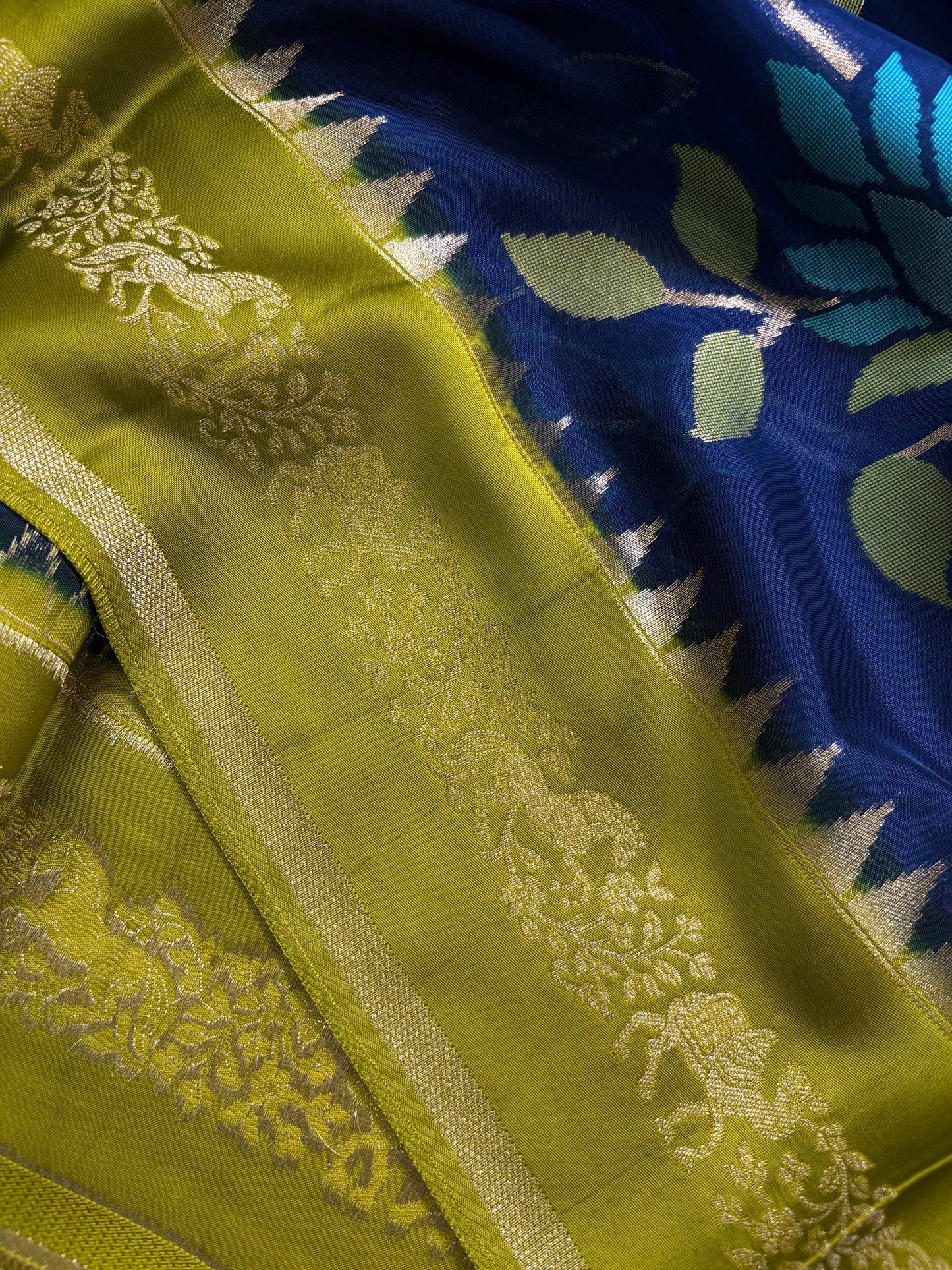SS134 (2D) : Dark blue-mehendi green