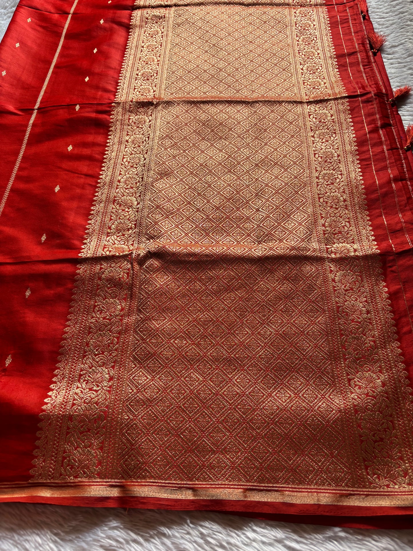 SS114 : Solid Red
