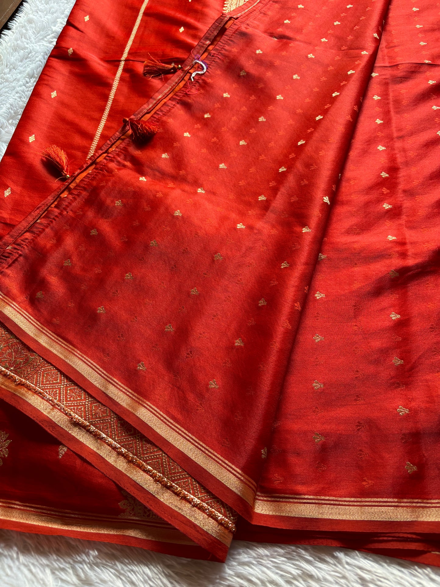 SS114 : Solid Red
