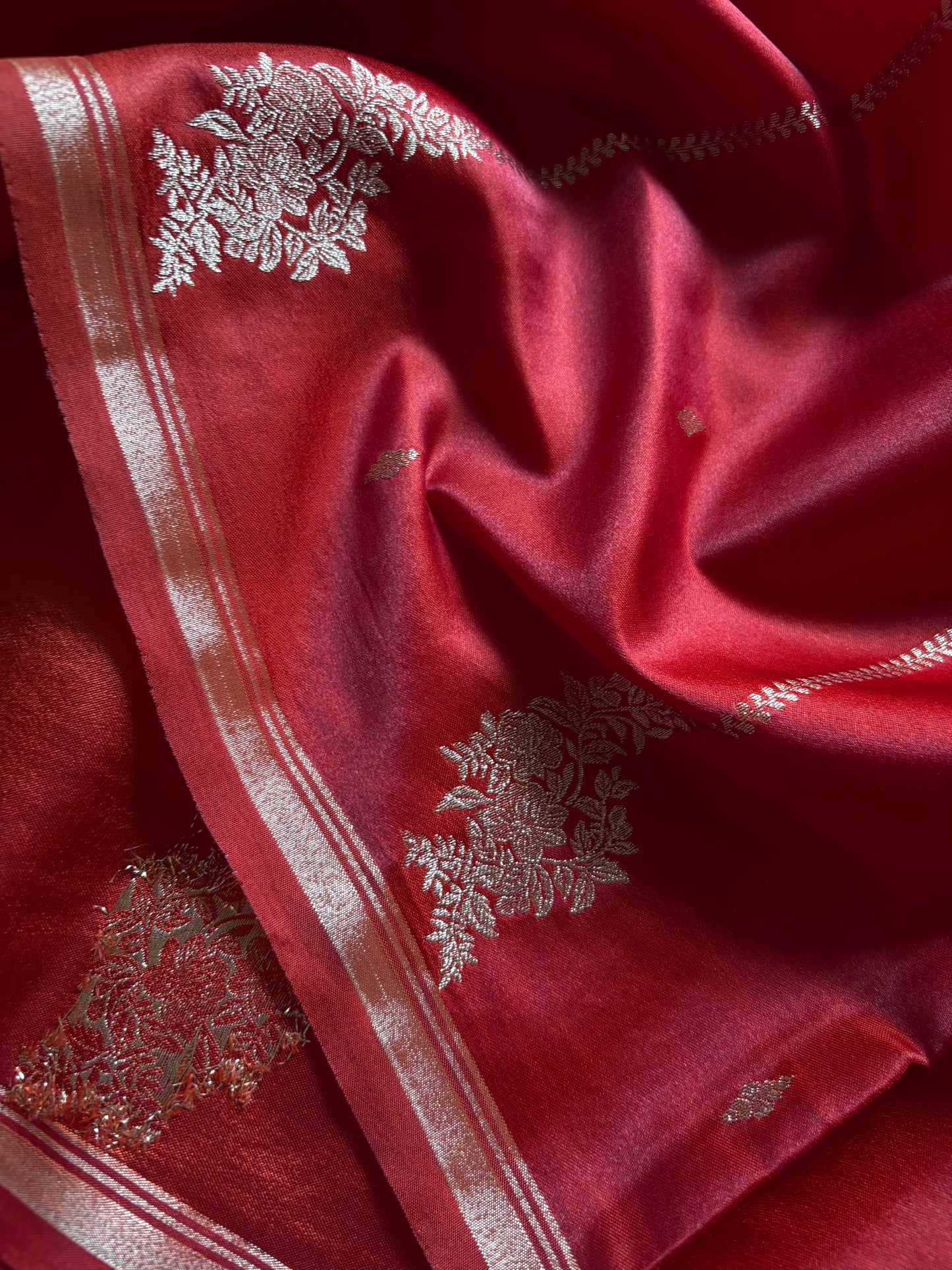 SS114 : Solid Red