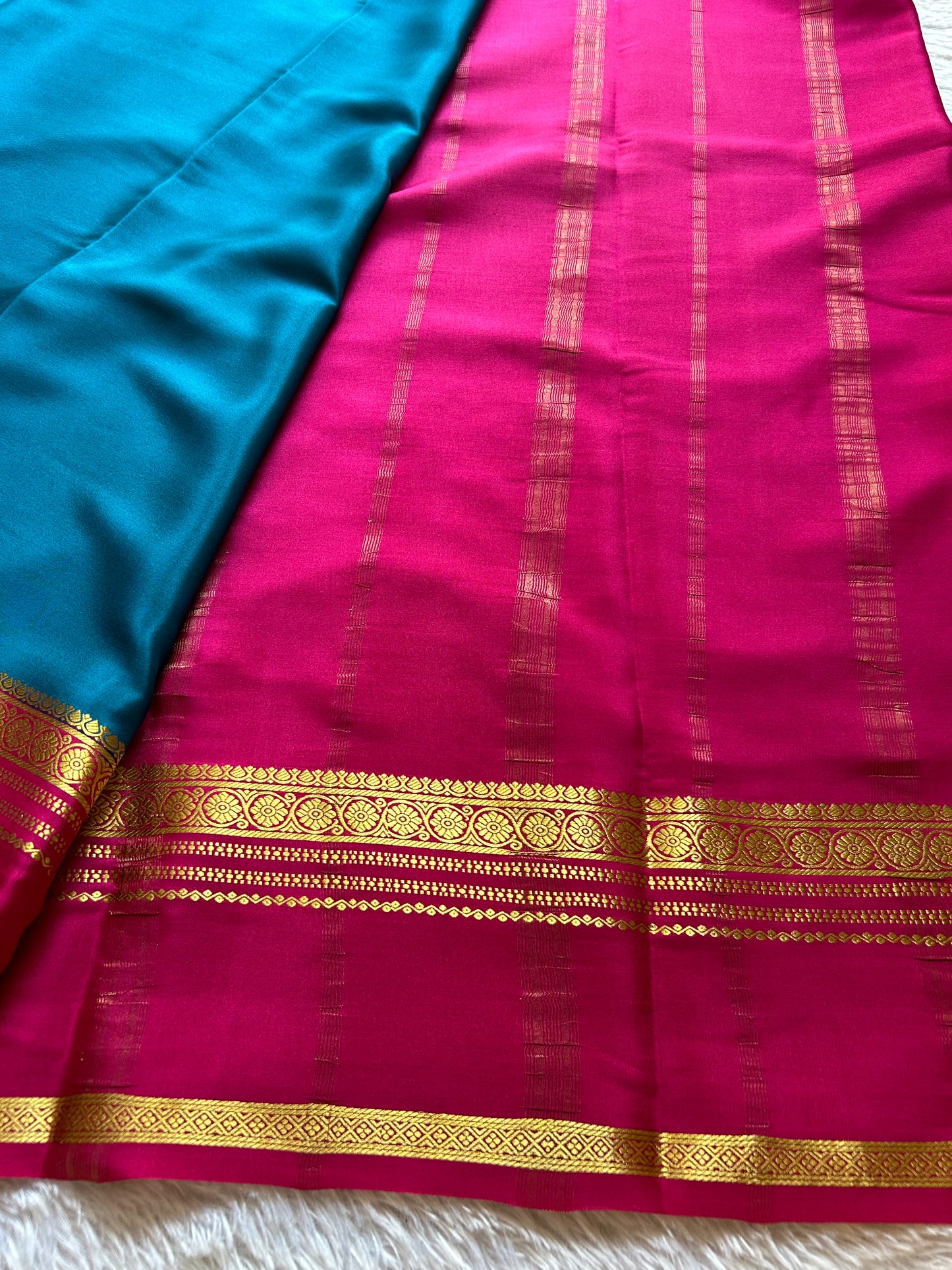 Daamini (2D) : Teal blue-pink