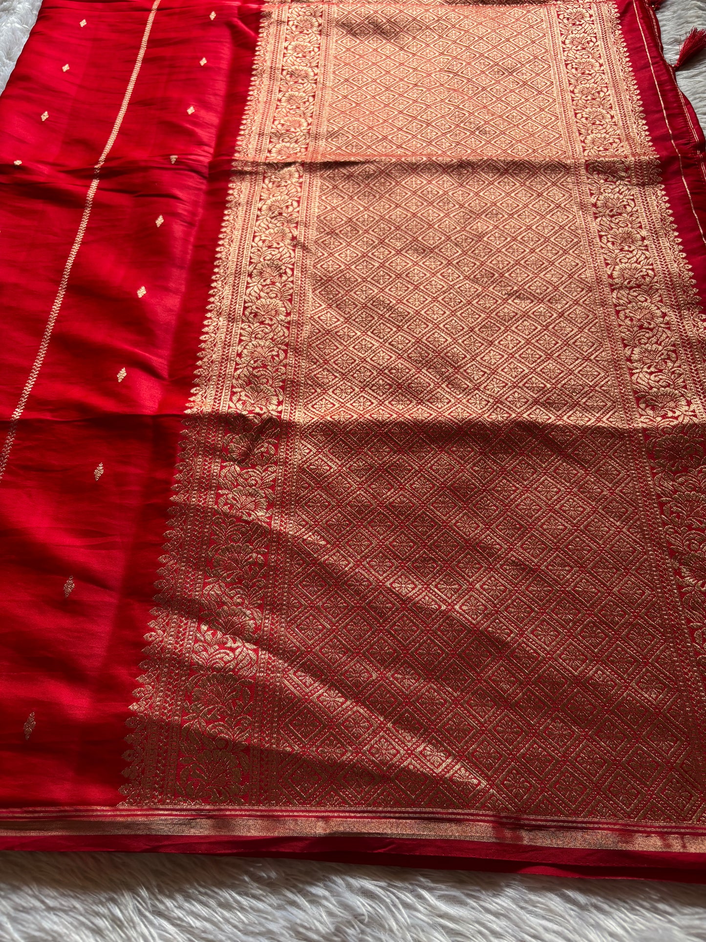 SS114 : Solid Dark red