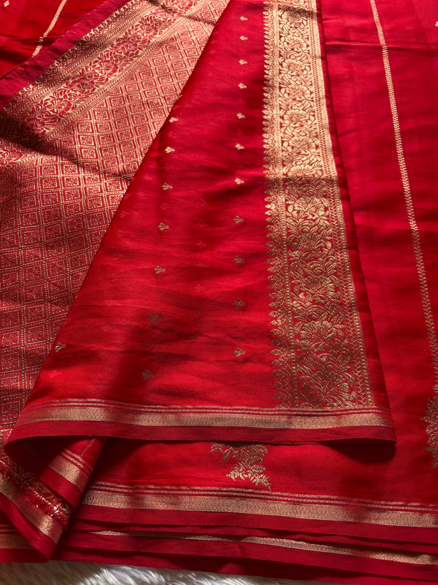 SS114 : Solid Dark red