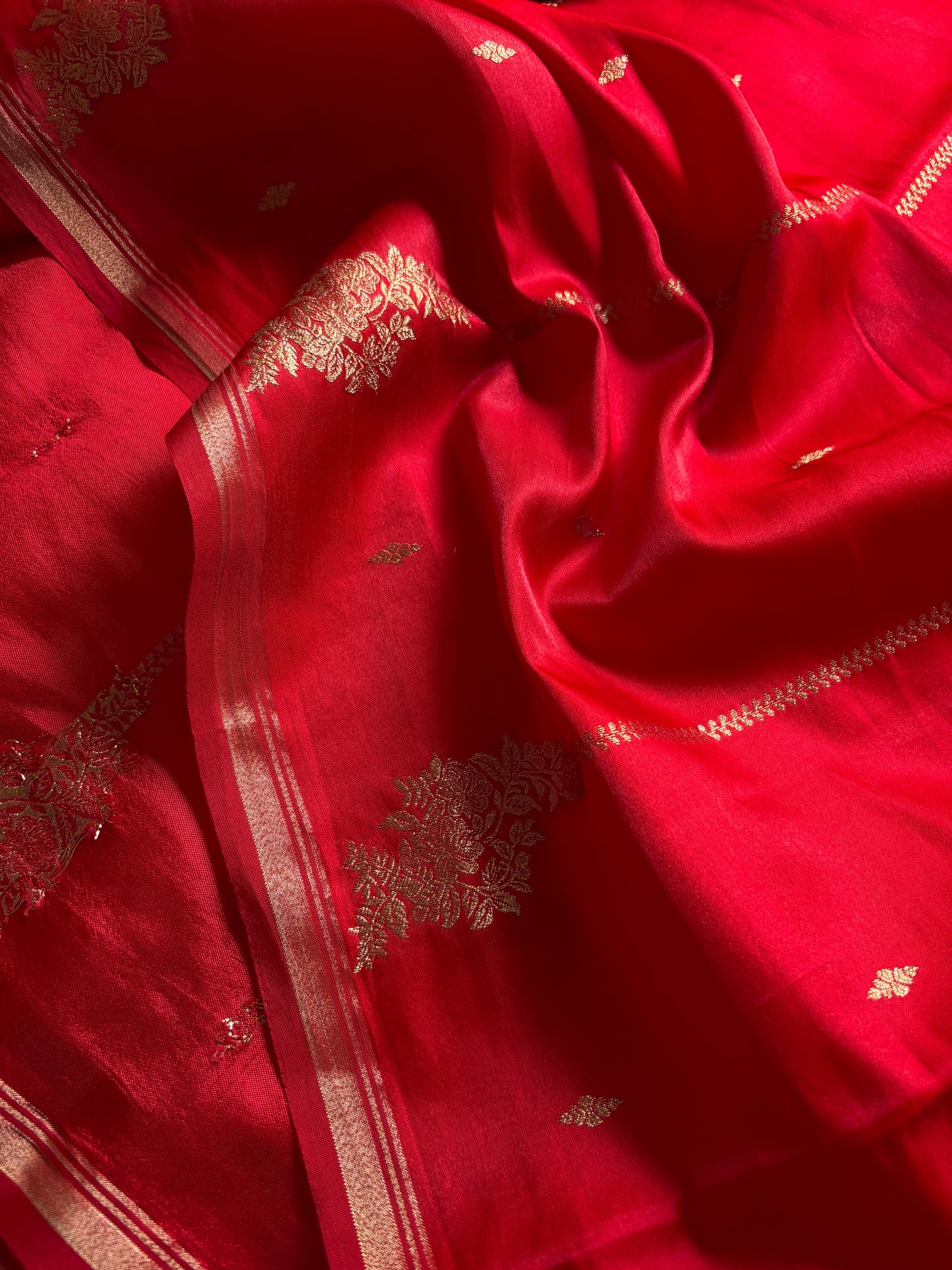 SS114 : Solid Dark red