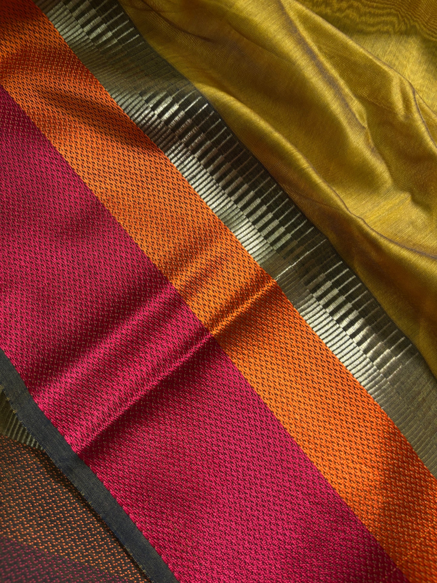 MCS101 (3D) : Olive gold-orange-red