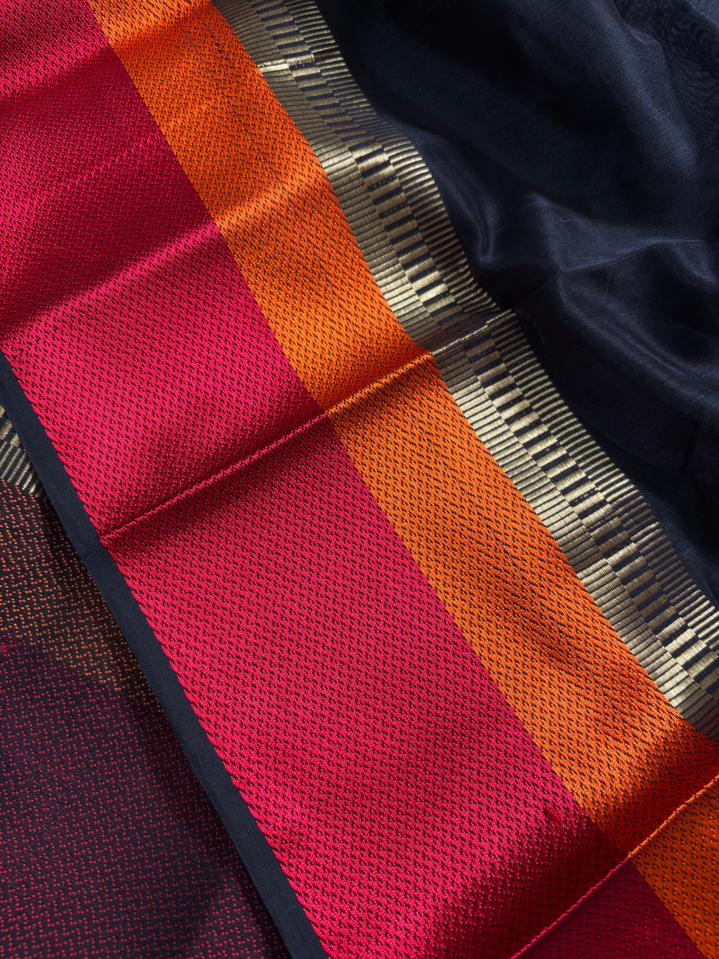 MCS101 (3D) : Black-orange-red