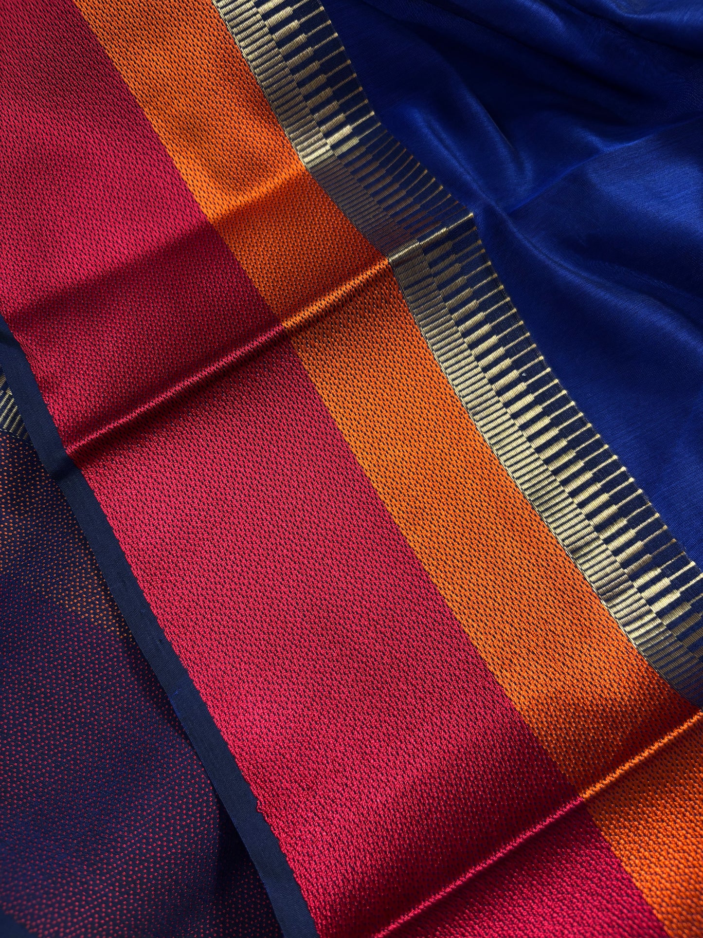 MCS101 (3D) : Dark blue-orange-red