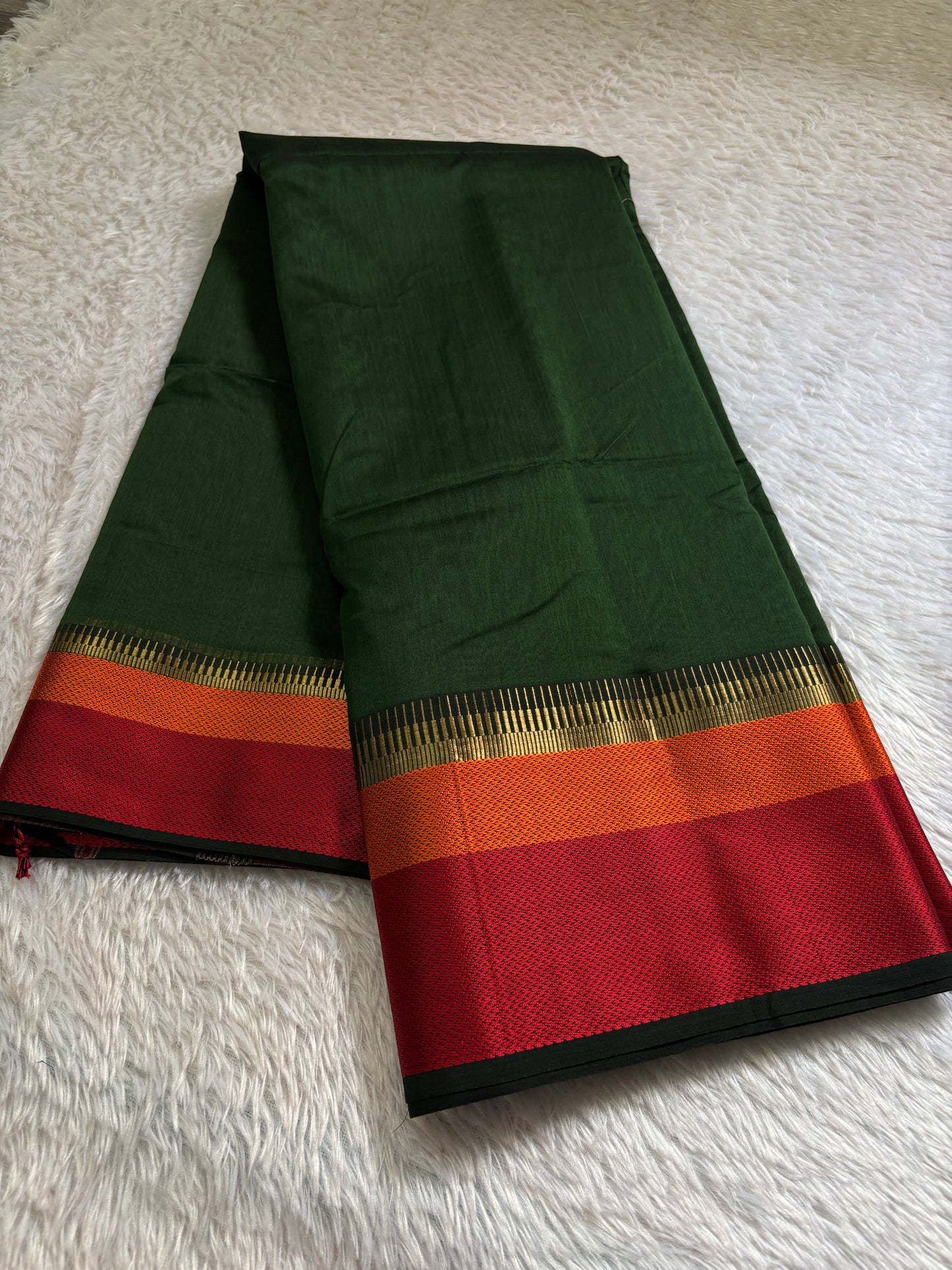 MCS101 (3D) : Dark green-orange-red