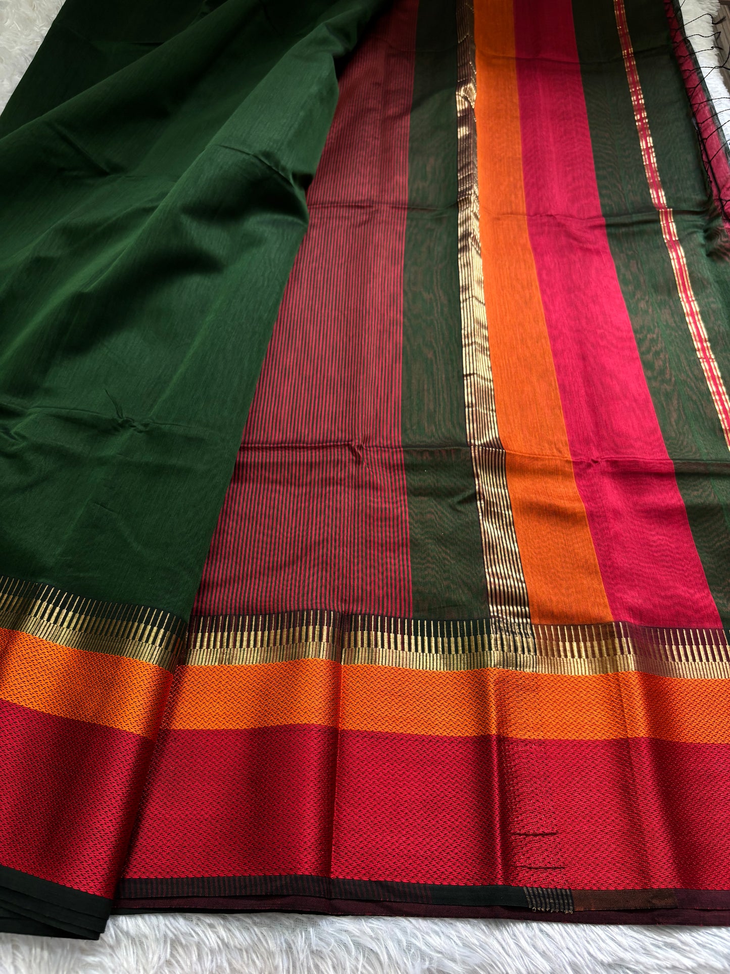 MCS101 (3D) : Dark green-orange-red