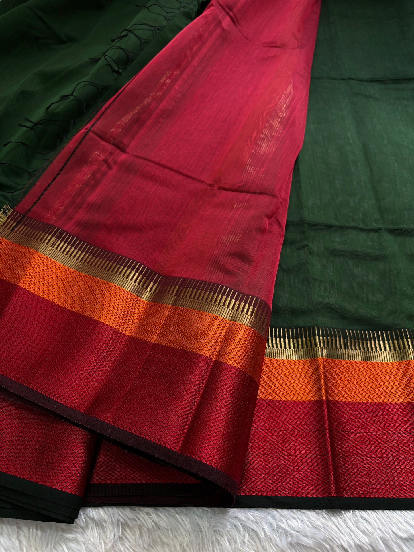 MCS101 (3D) : Dark green-orange-red