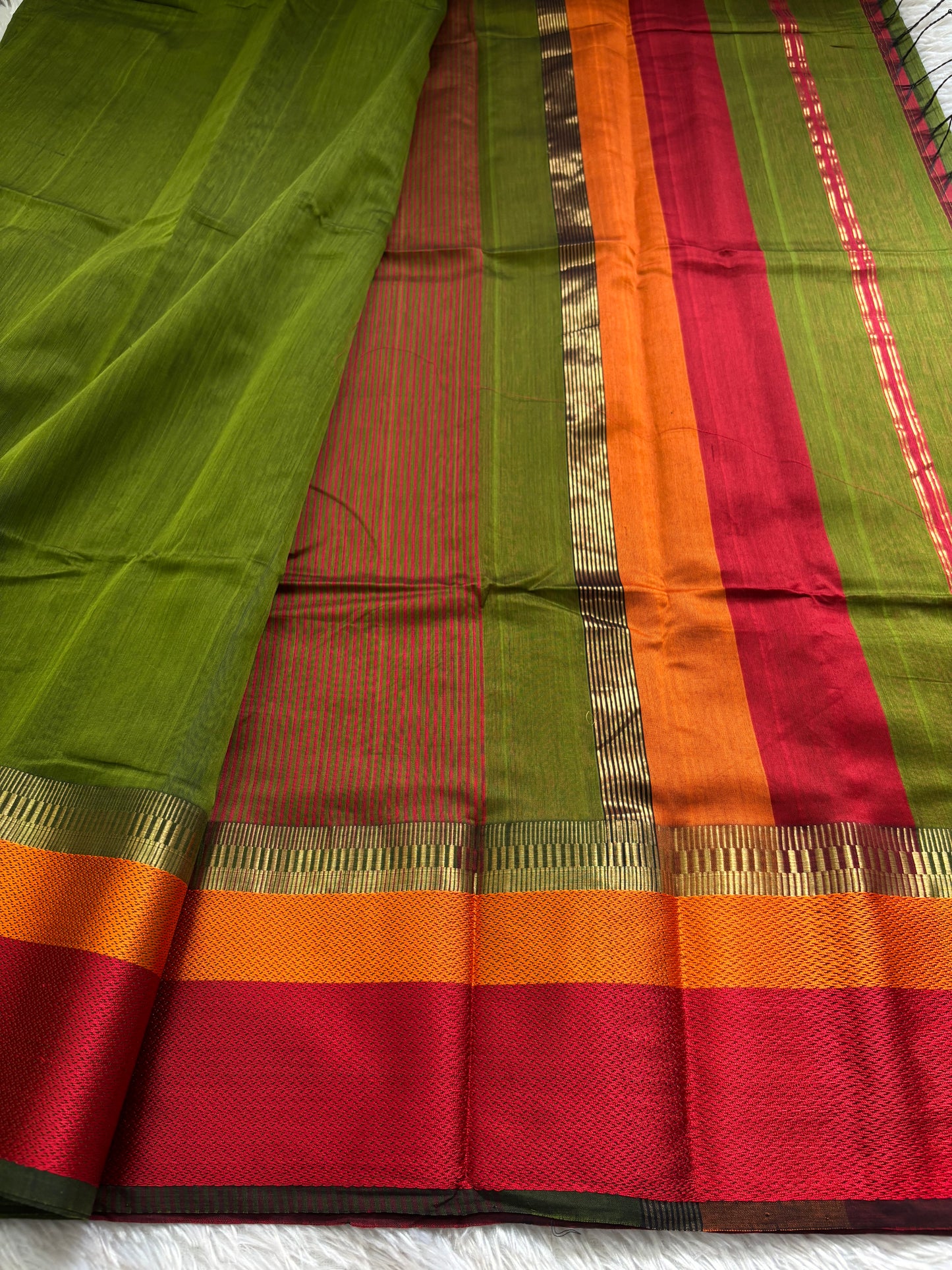 MCS101 (3D) : Moss green-orange-red