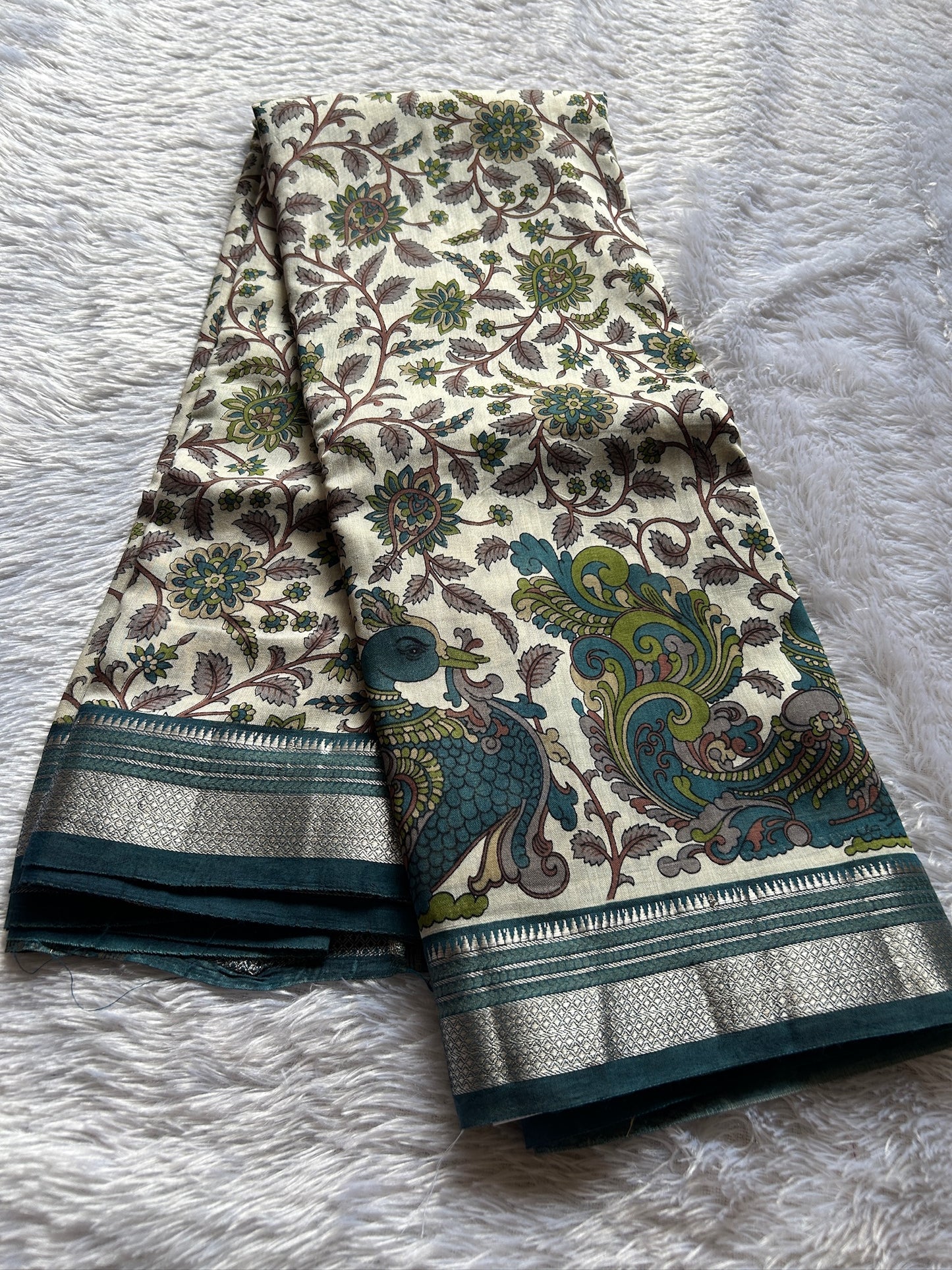 Sarala (2D) : Off white-dark teal blue