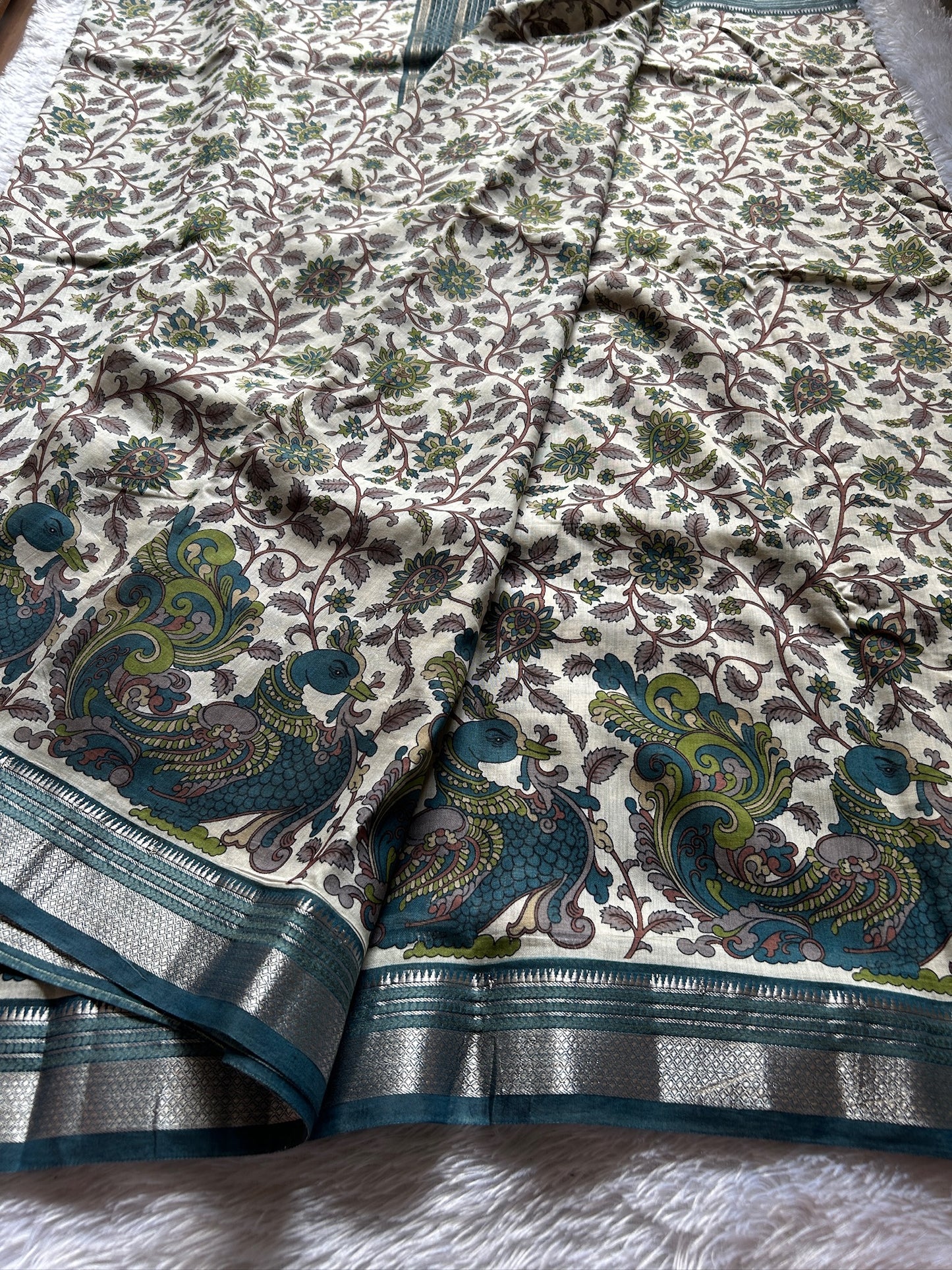 Sarala (2D) : Off white-dark teal blue