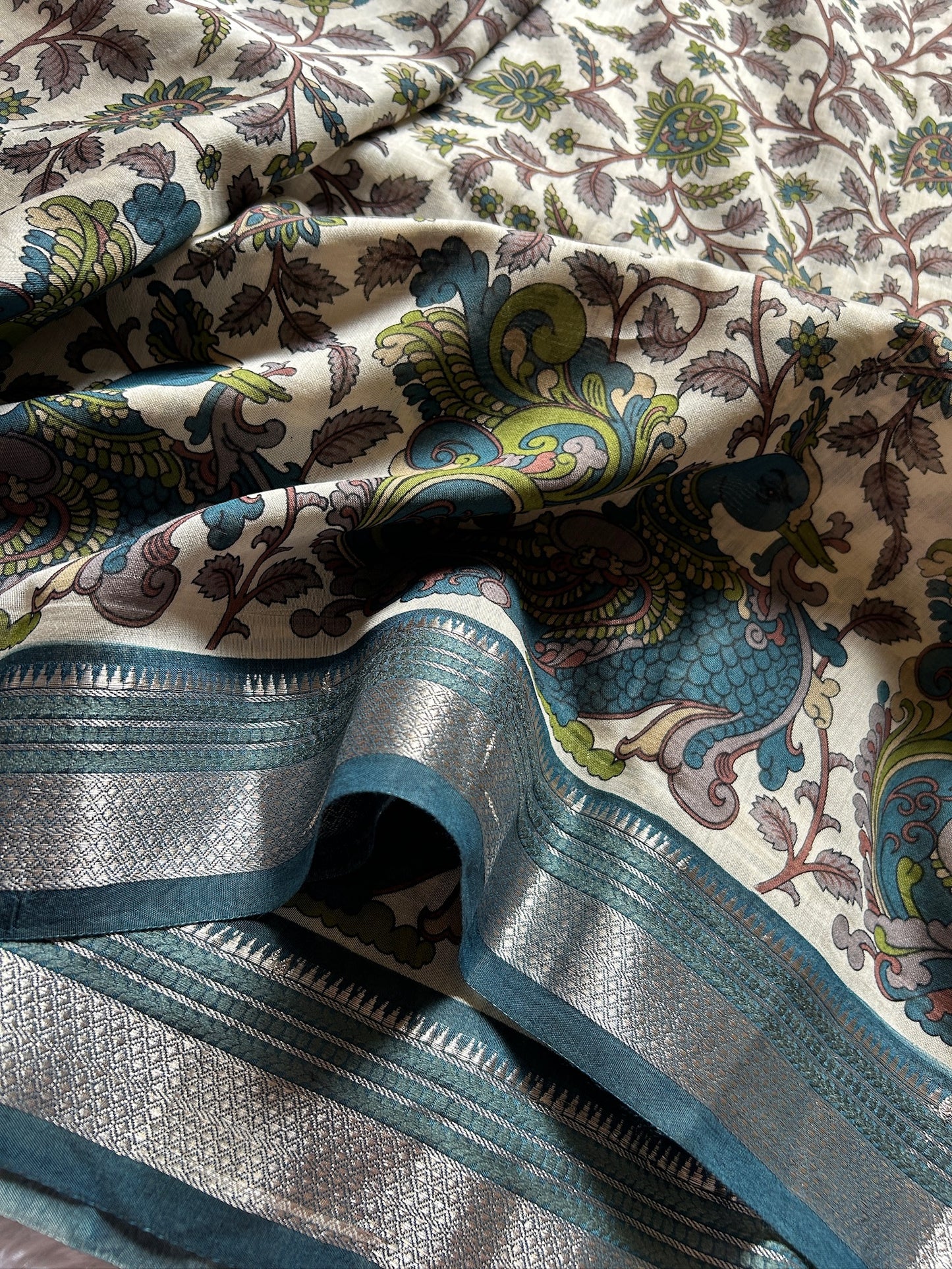 Sarala (2D) : Off white-dark teal blue