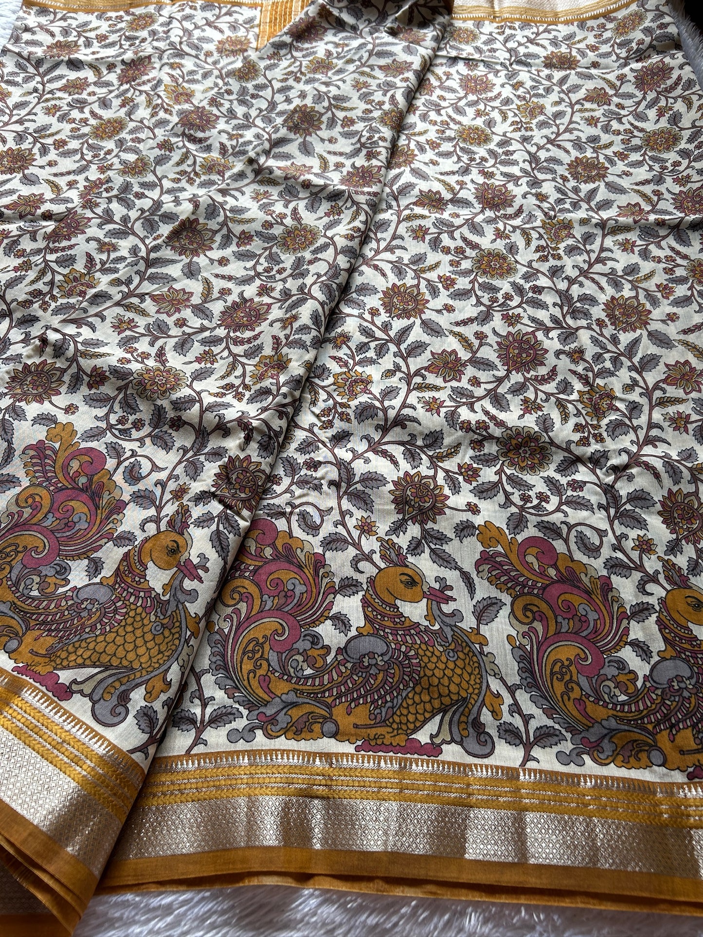 Sarala (2D) : Off white-mustard