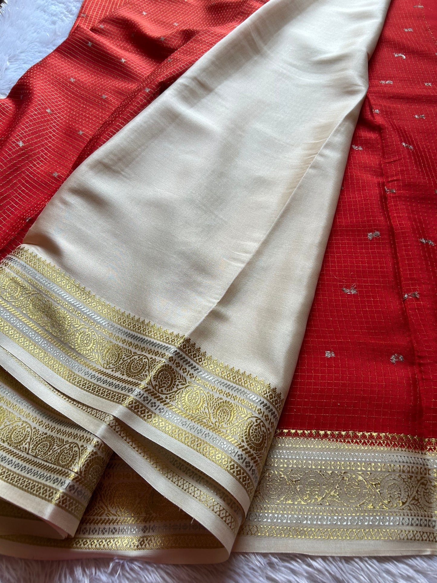 Haasini (2D) : Red-off white