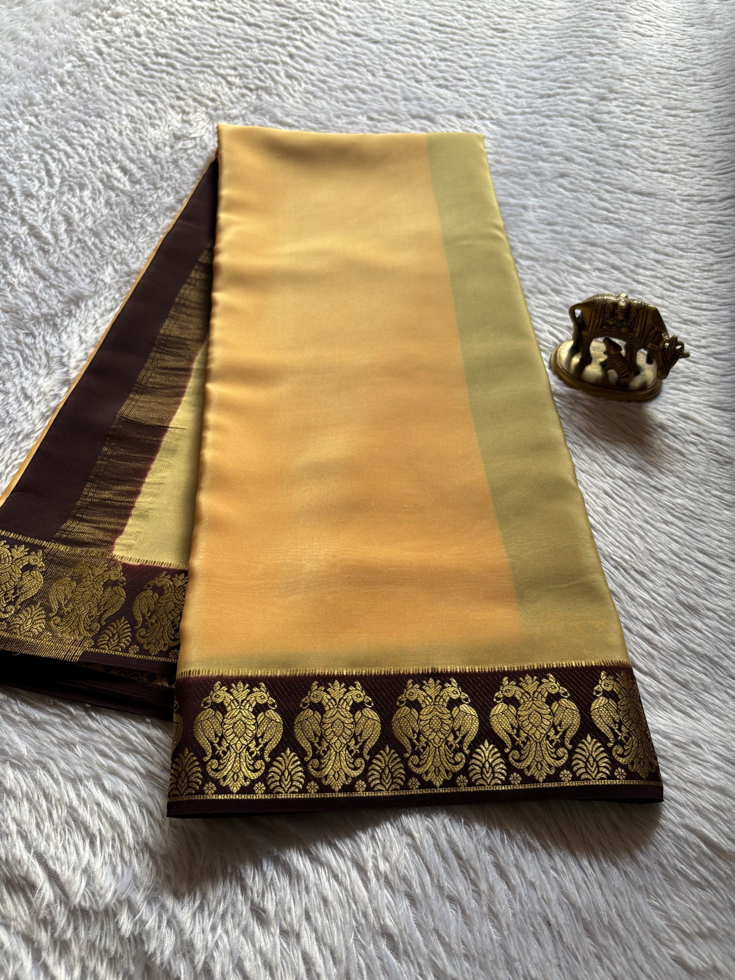 Veera (2D) : Creamish beige-chocolate brown