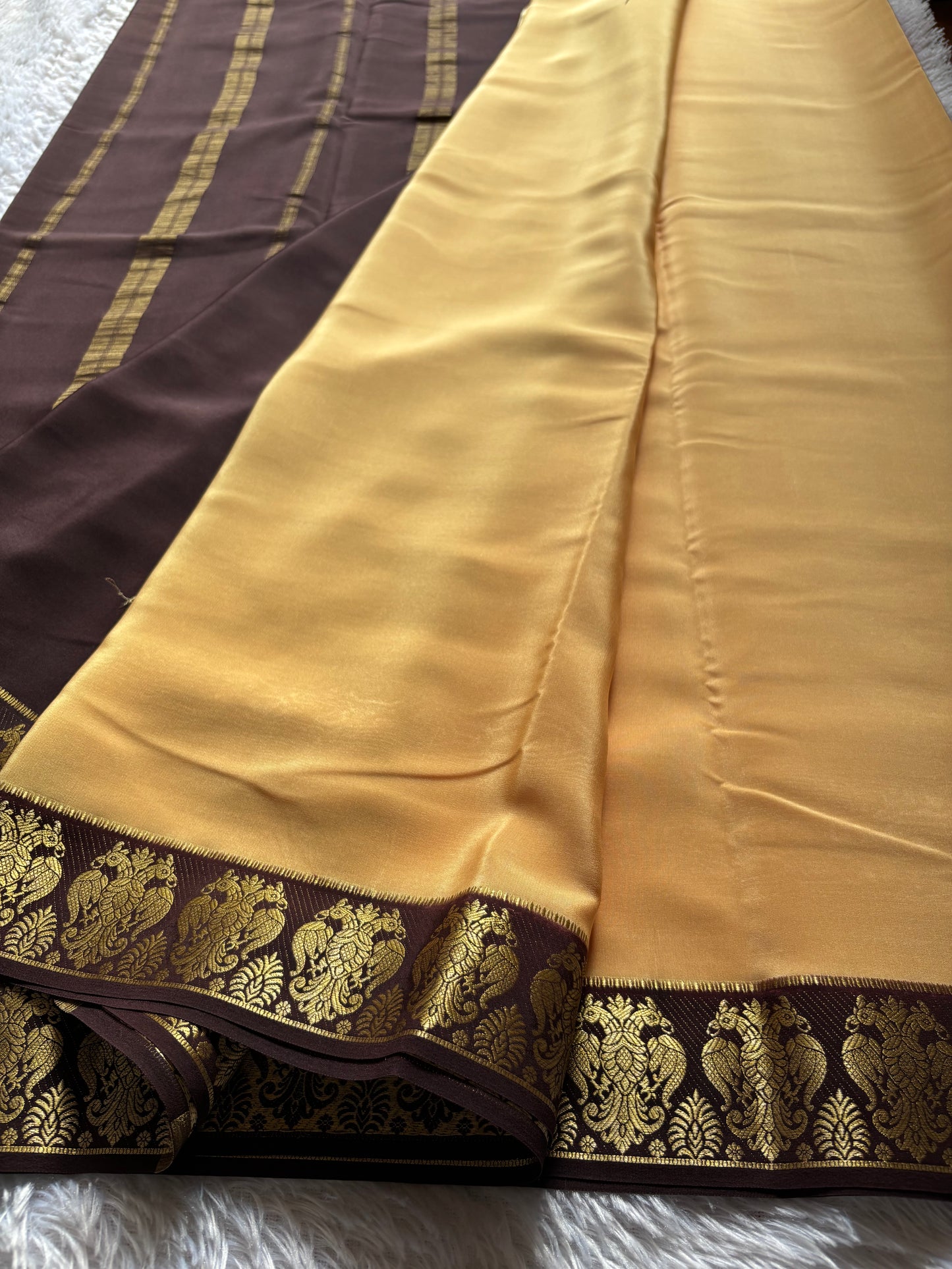 Veera (2D) : Creamish beige-chocolate brown