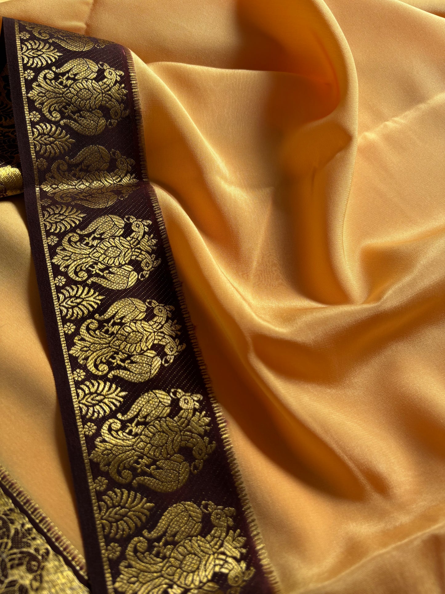 Veera (2D) : Creamish beige-chocolate brown
