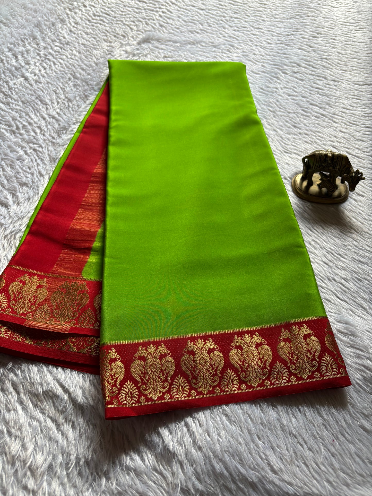 Veera (2D) : Parrot green-red