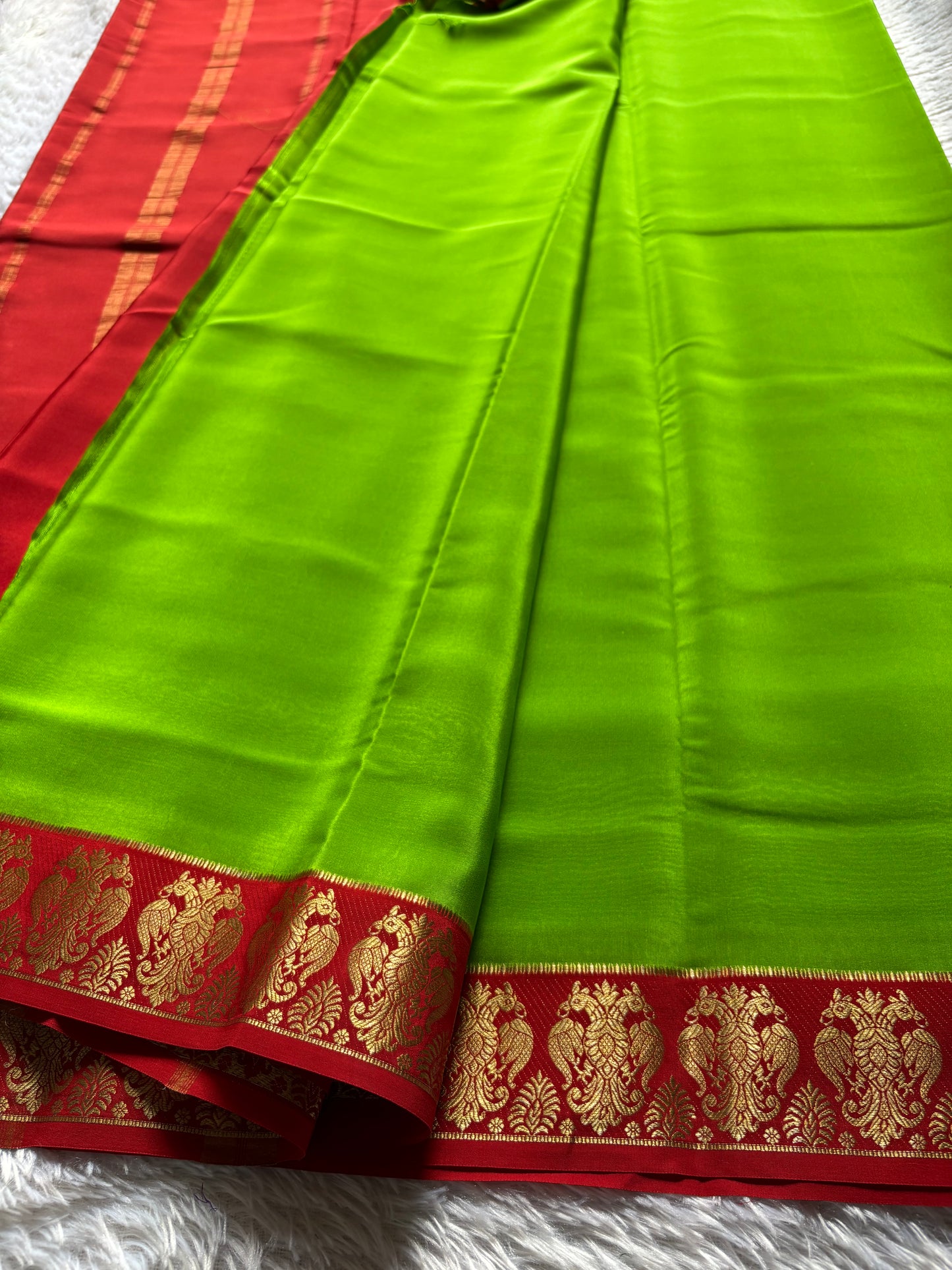 Veera (2D) : Parrot green-red
