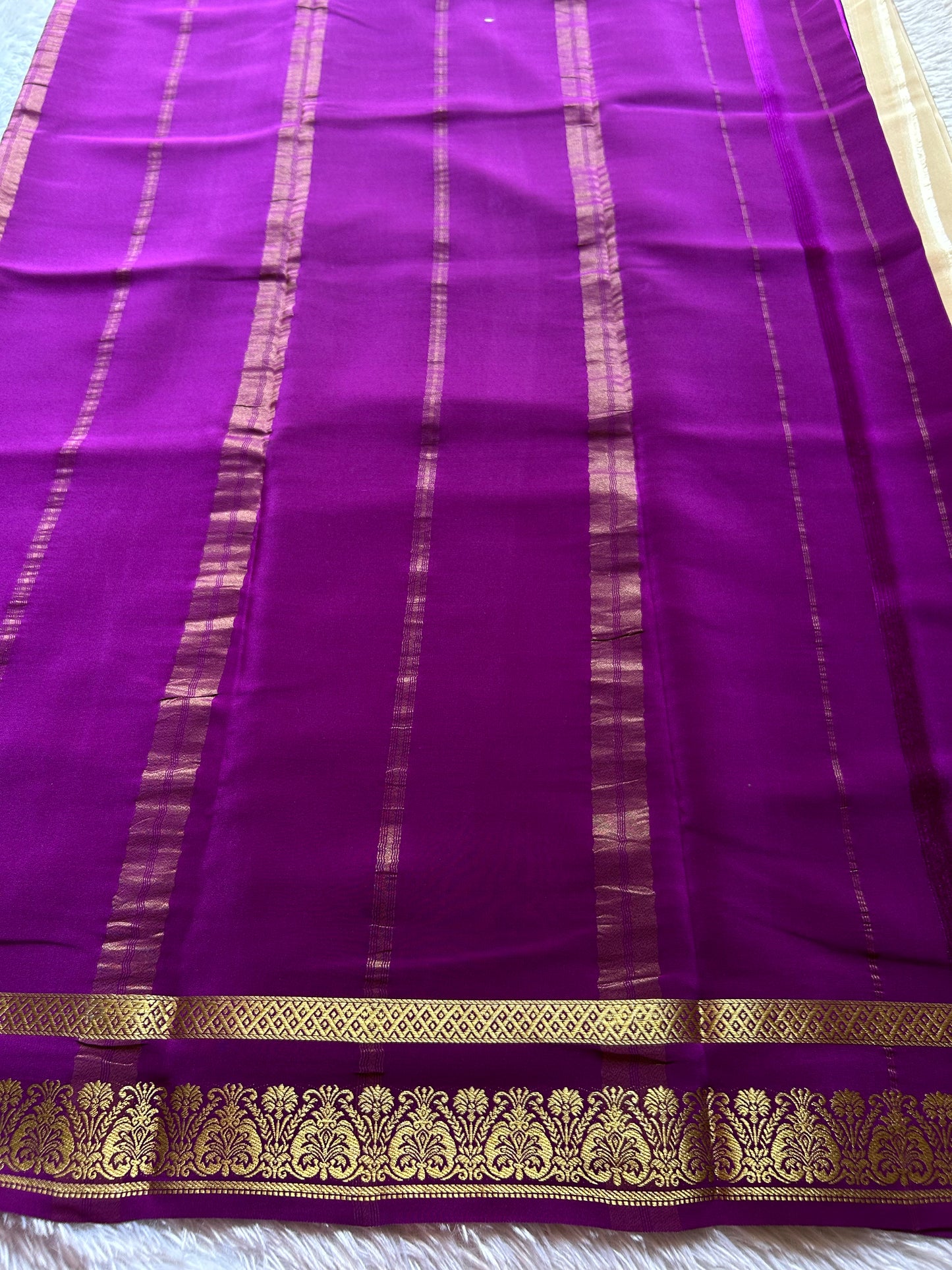 Madhura (2D) : Off white-magenta