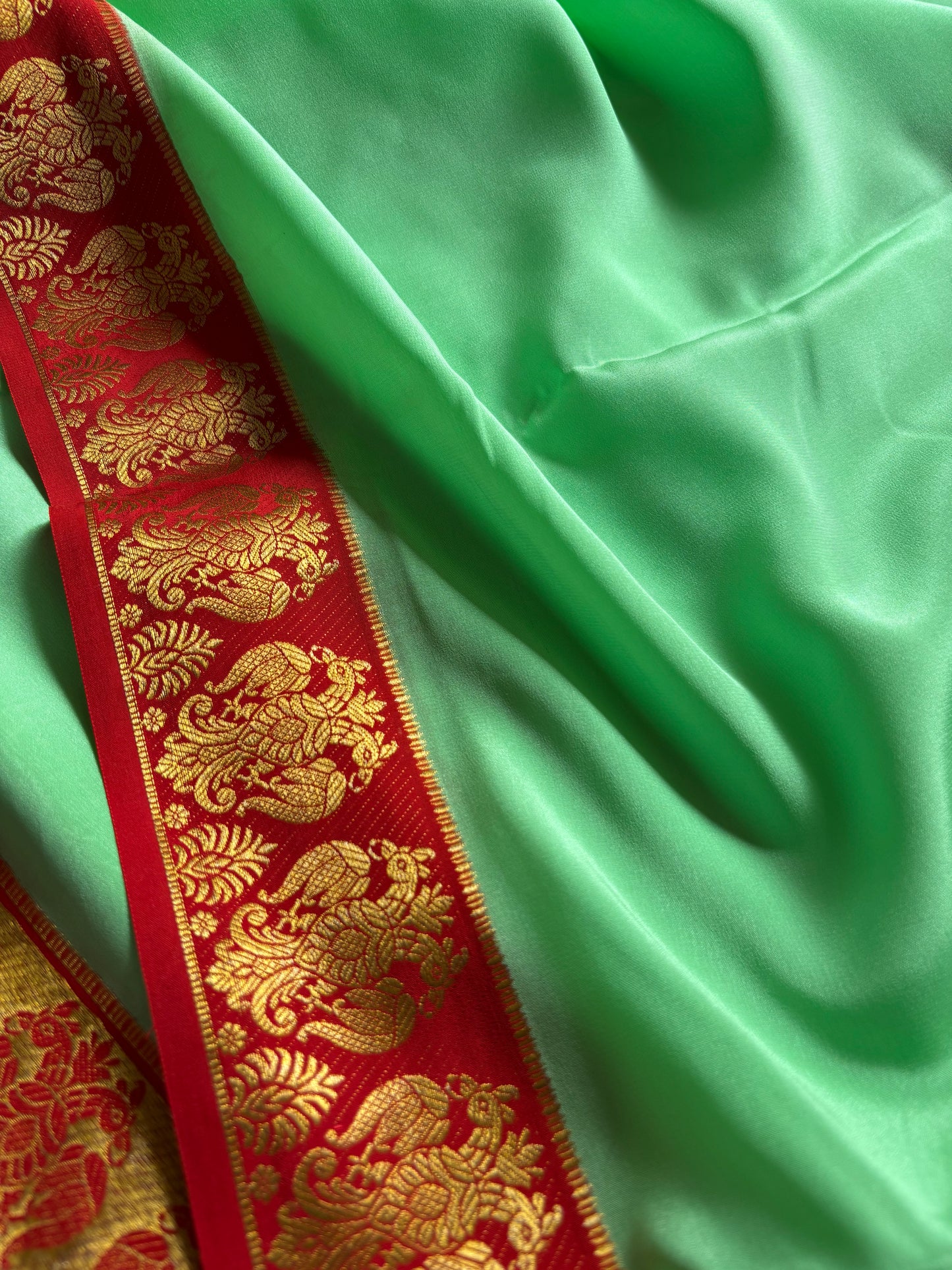Veera (2D) : Mint green-red
