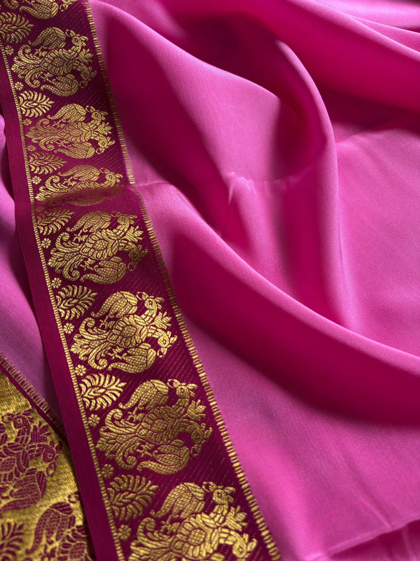 Veera (2D) : Candy pink-Deep magenta