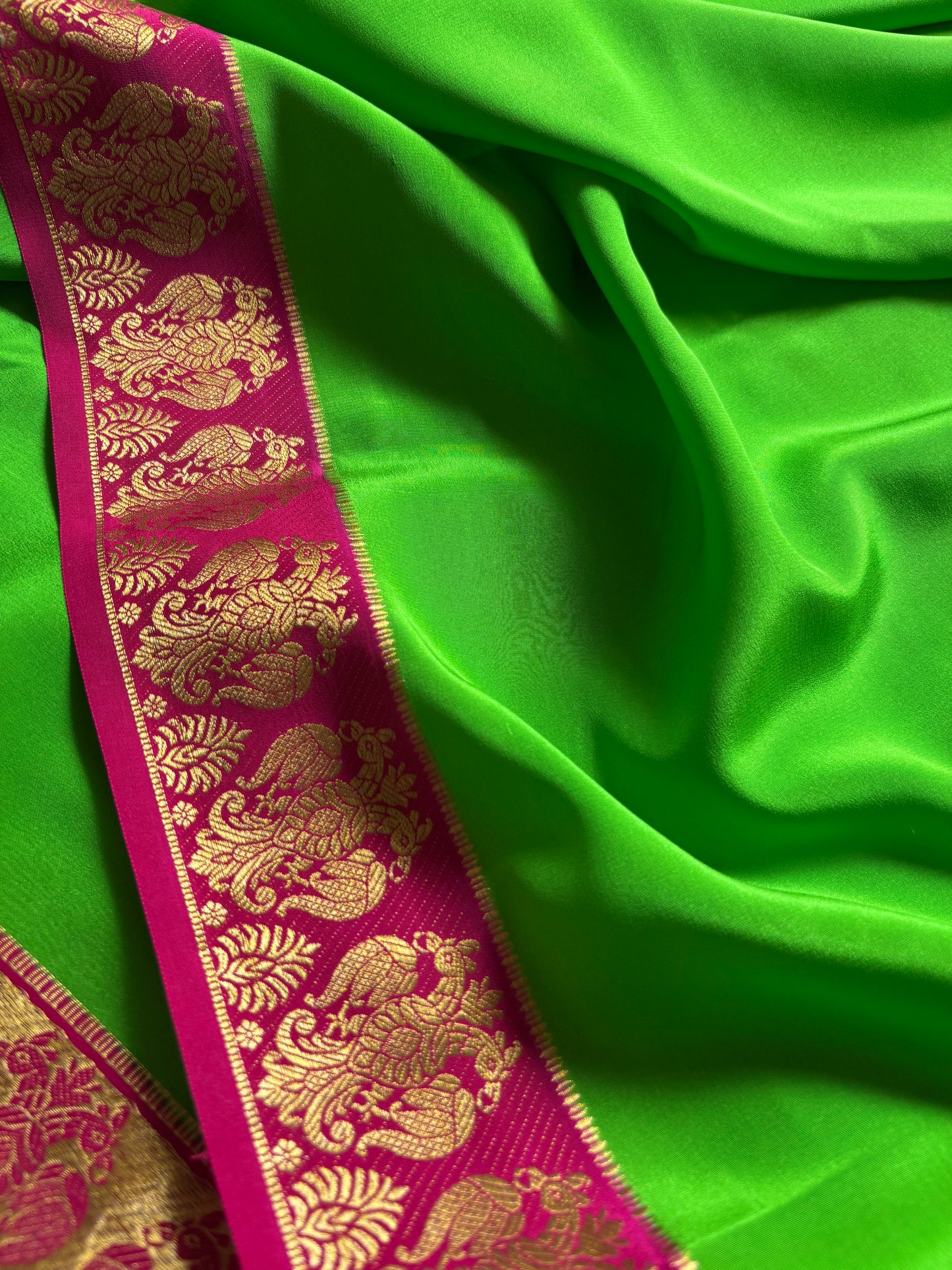 Veera (2D) : Parrot green-rani pink